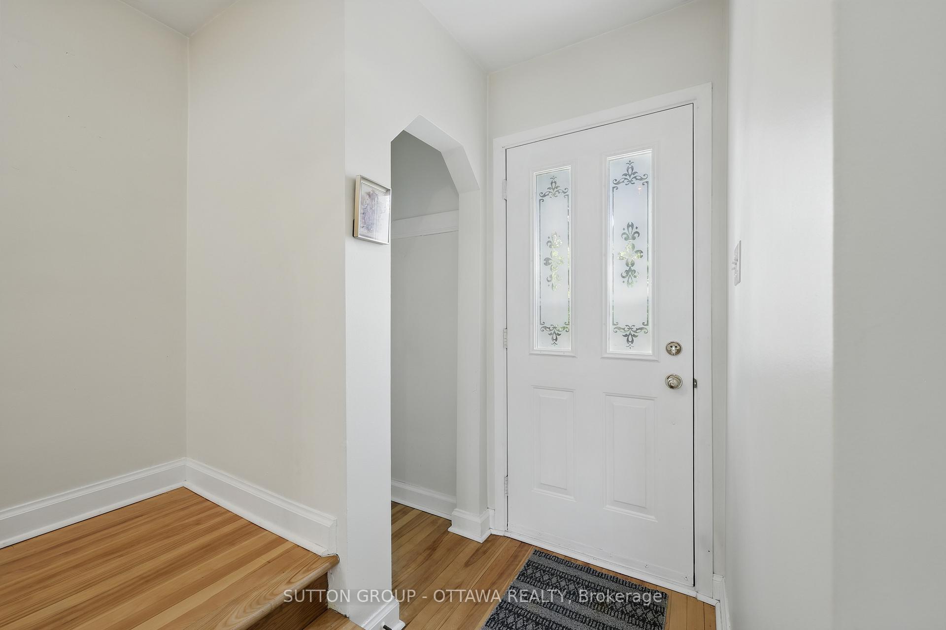 Photo 5 of 483 Wolffdale Crescent, Ottawa, Overbrook/Castle Heights — HOMEH