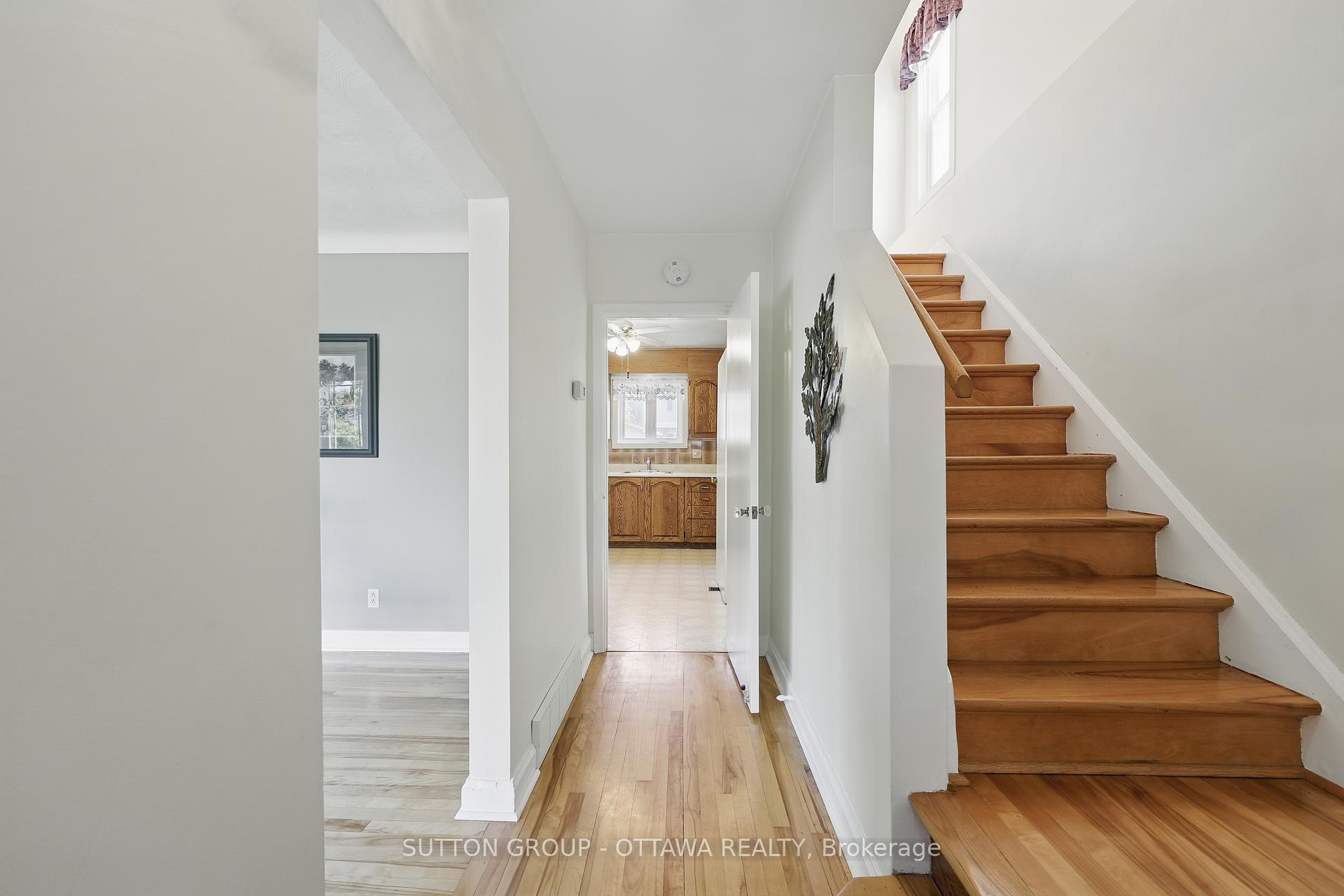 Photo 6 of 483 Wolffdale Crescent, Ottawa, Overbrook/Castle Heights — HOMEH