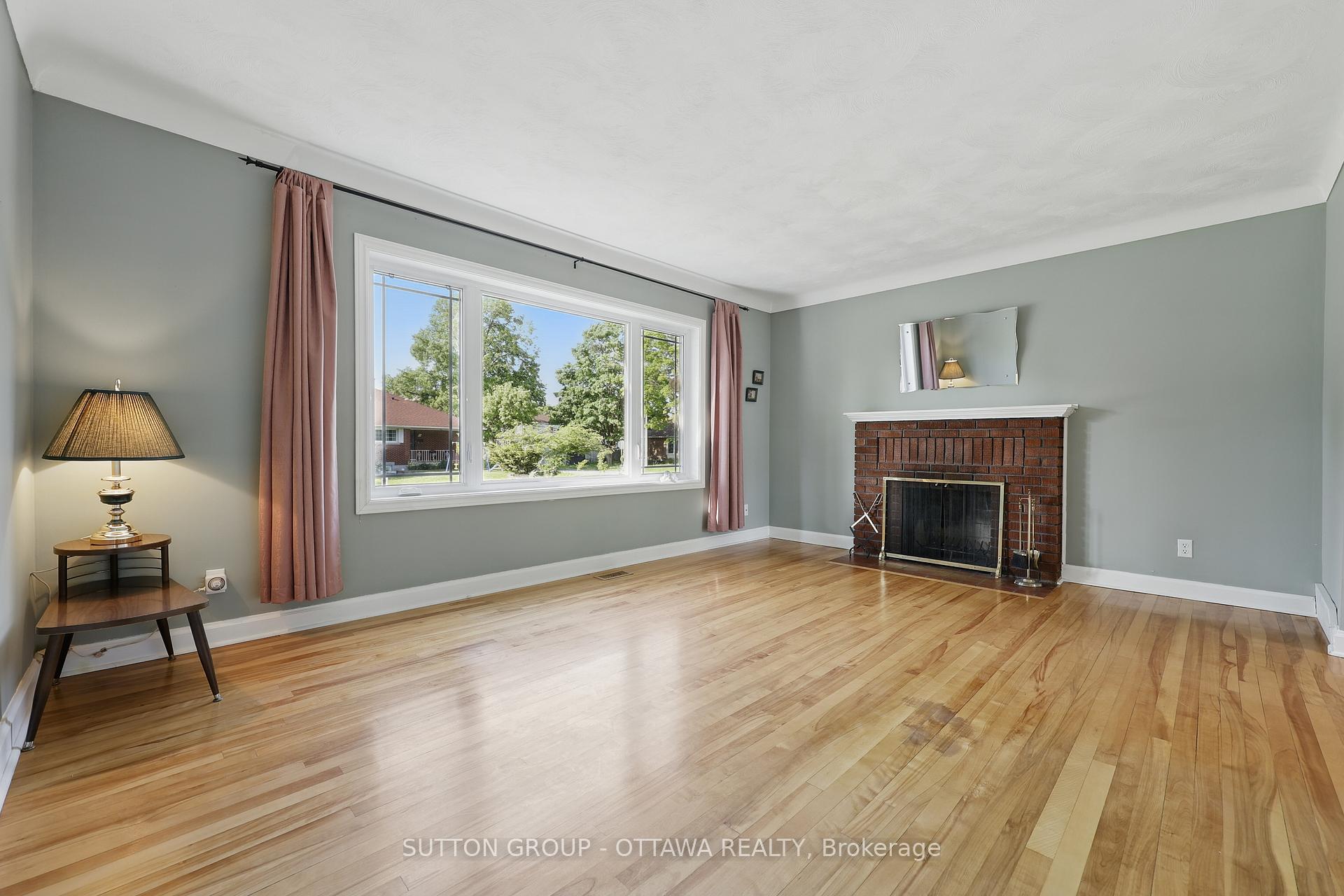 Photo 7 of 483 Wolffdale Crescent, Ottawa, Overbrook/Castle Heights — HOMEH