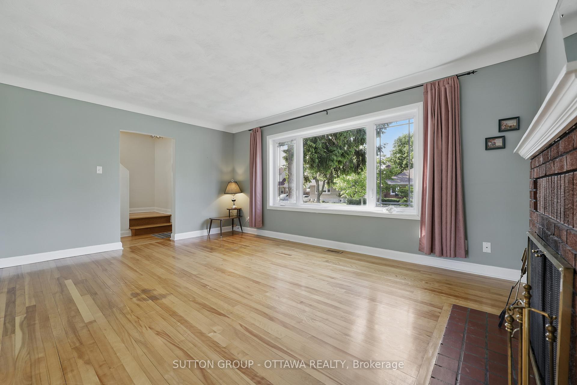 Photo 8 of 483 Wolffdale Crescent, Ottawa, Overbrook/Castle Heights — HOMEH