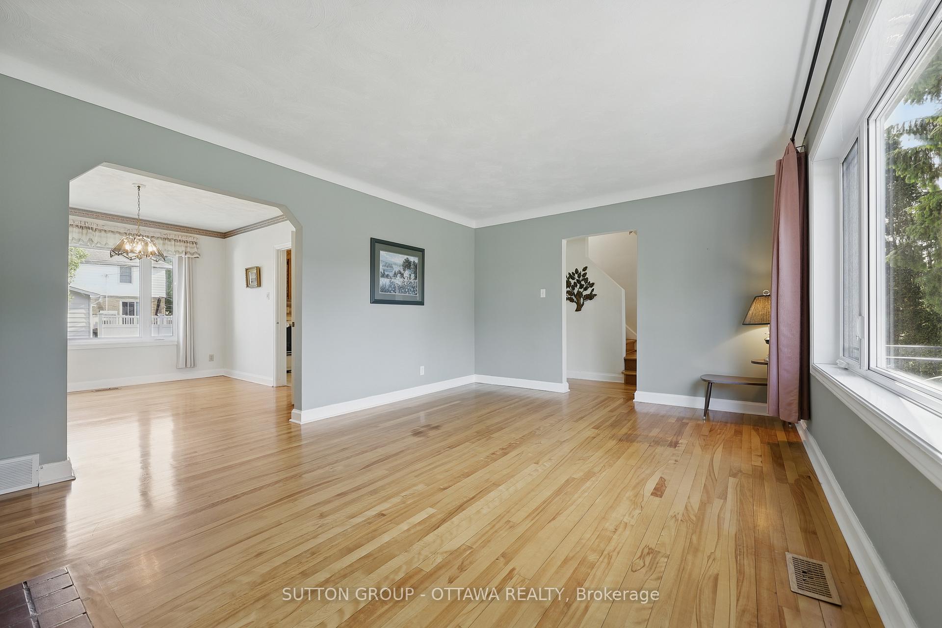 Photo 9 of 483 Wolffdale Crescent, Ottawa, Overbrook/Castle Heights — HOMEH
