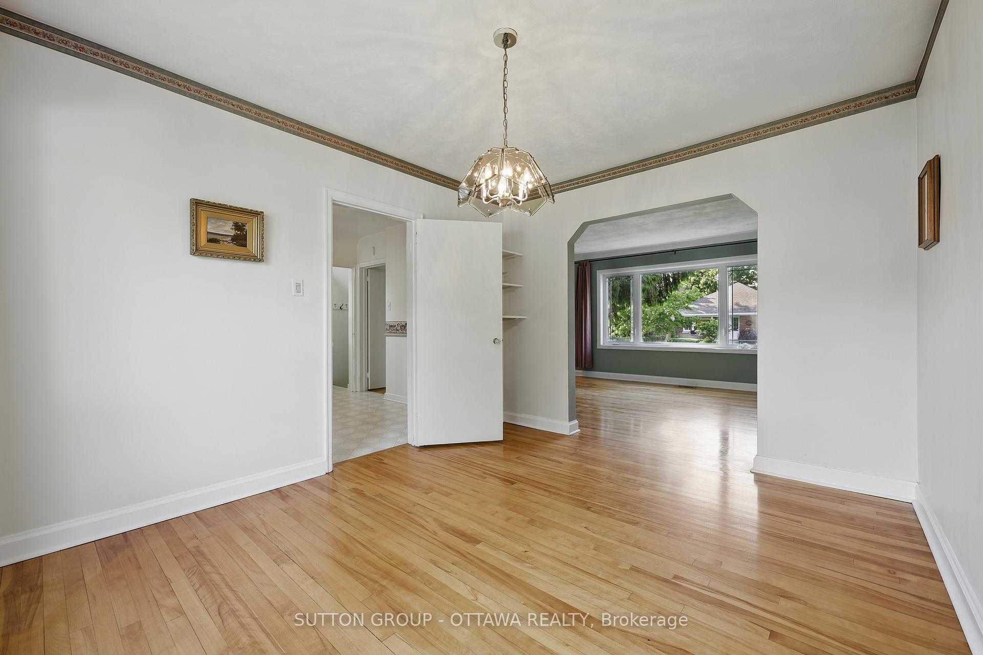 Photo 12 of 483 Wolffdale Crescent, Ottawa, Overbrook/Castle Heights — HOMEH