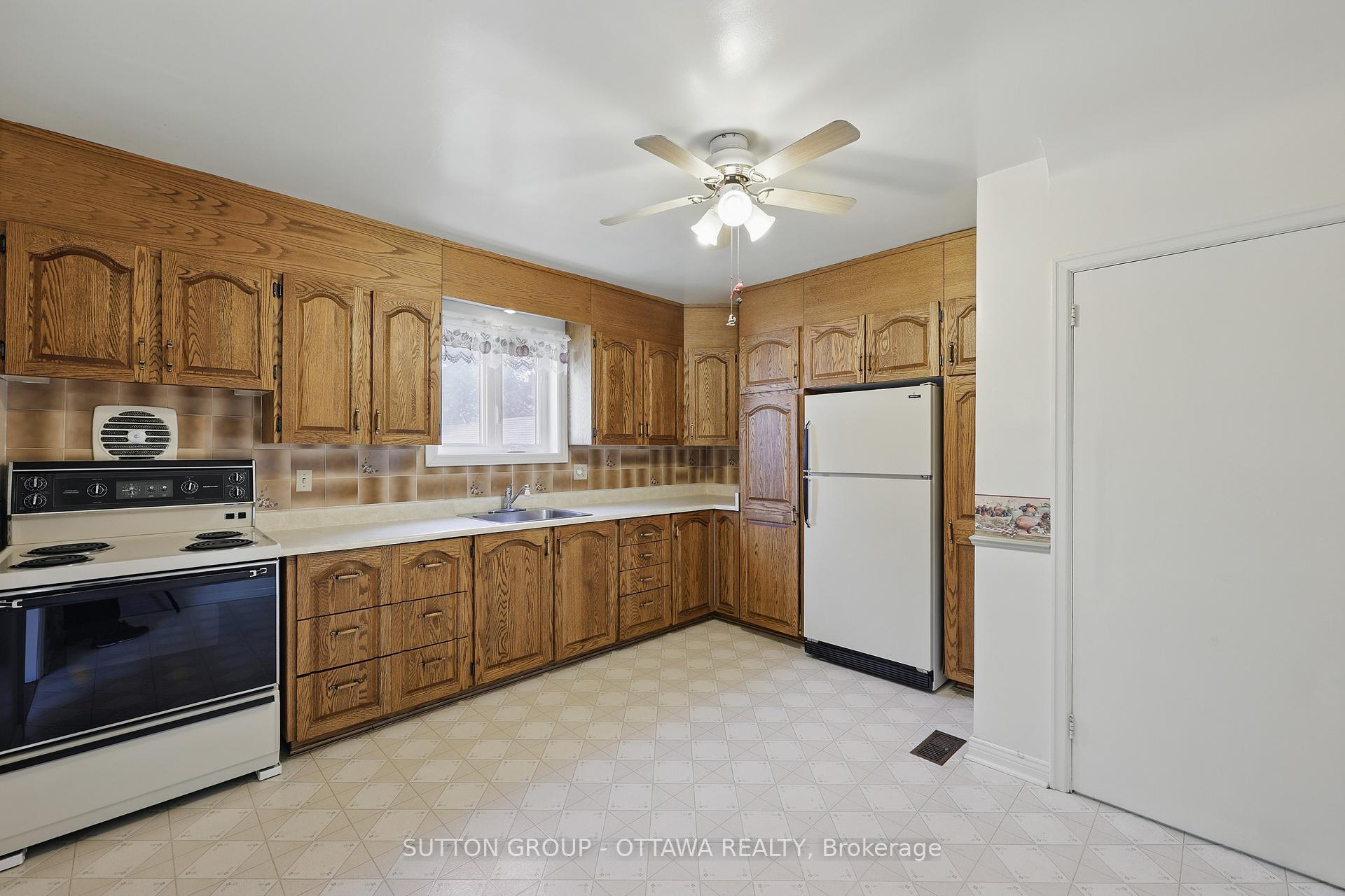Photo 13 of 483 Wolffdale Crescent, Ottawa, Overbrook/Castle Heights — HOMEH