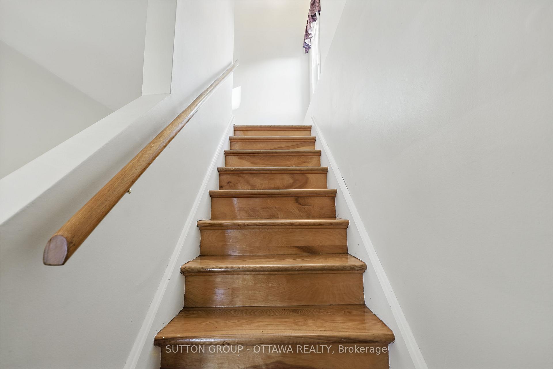 Photo 18 of 483 Wolffdale Crescent, Ottawa, Overbrook/Castle Heights — HOMEH