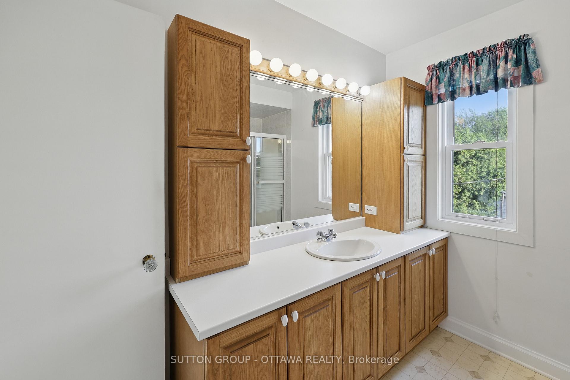 Photo 22 of 483 Wolffdale Crescent, Ottawa, Overbrook/Castle Heights — HOMEH