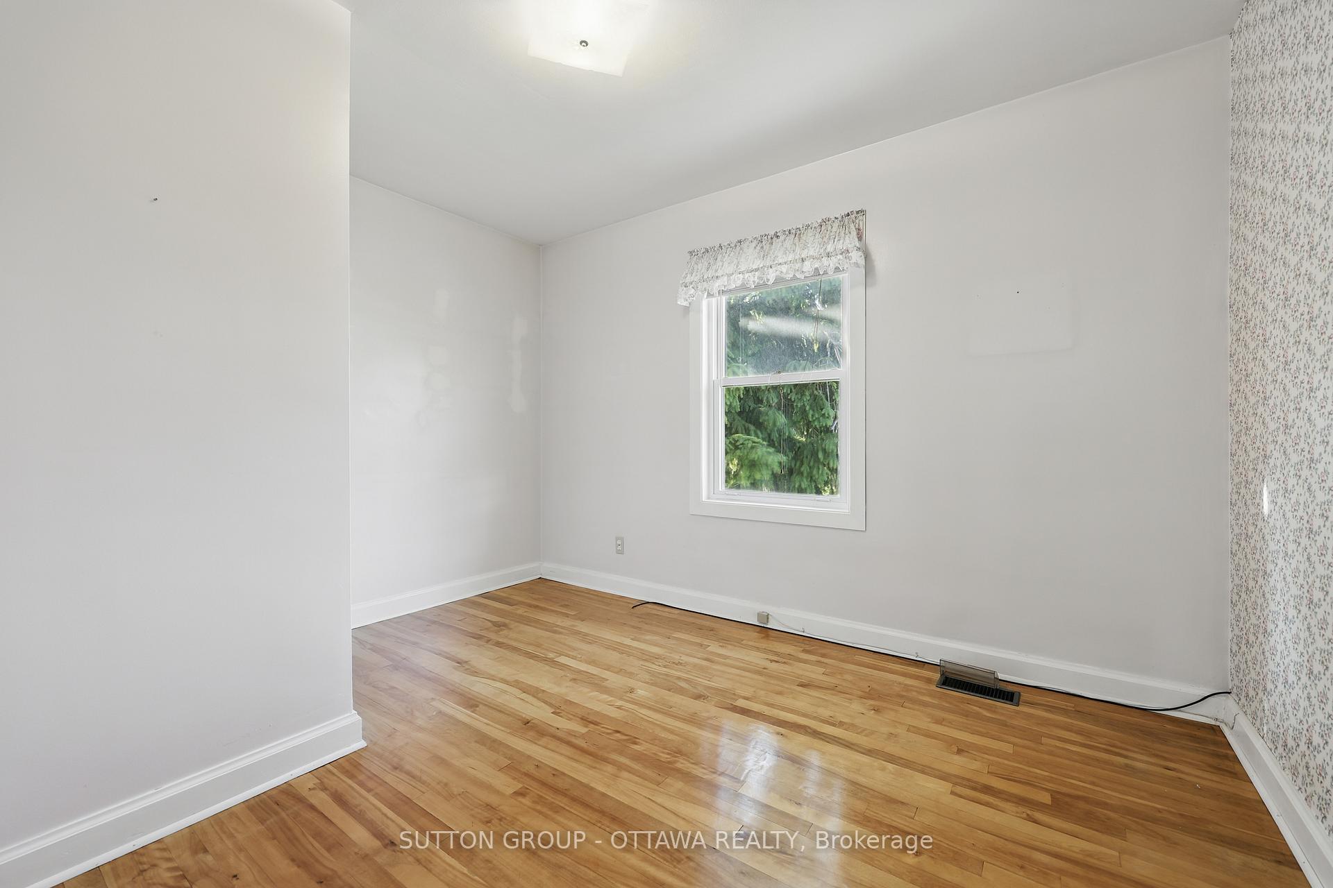 Photo 29 of 483 Wolffdale Crescent, Ottawa, Overbrook/Castle Heights — HOMEH