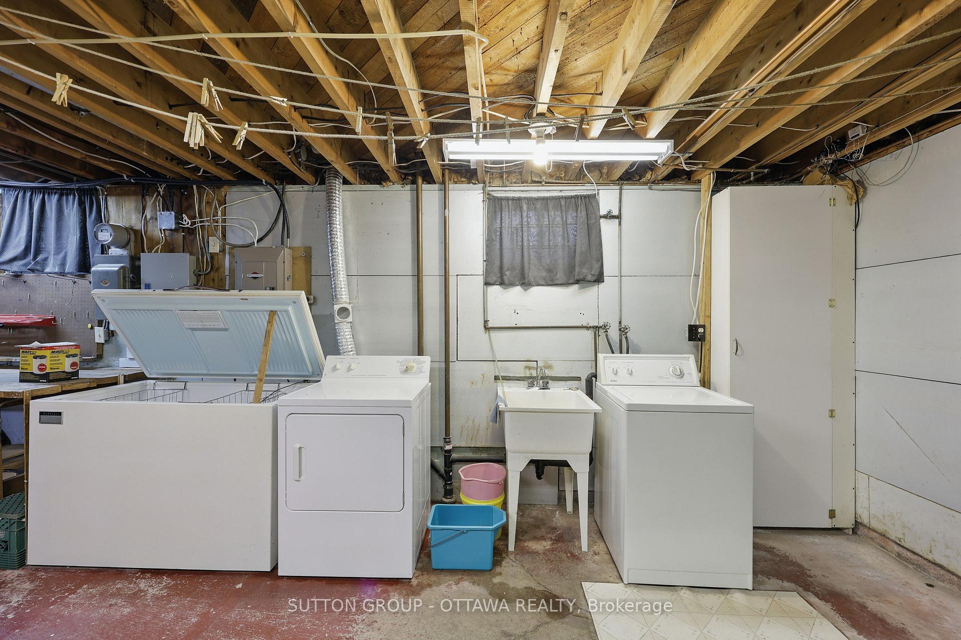 Photo 36 of 483 Wolffdale Crescent, Ottawa, Overbrook/Castle Heights — HOMEH