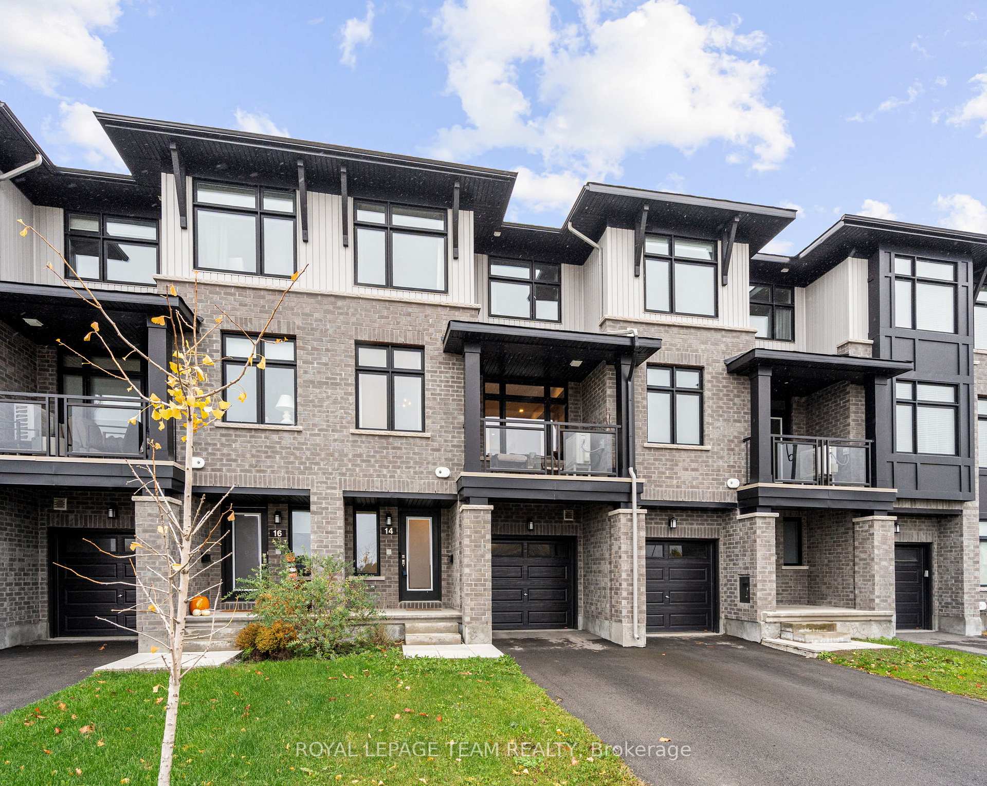 Photo 3 of 14 Verglas Lane, Ottawa, Mer Bleue/Bradley Estates/Anderson Park — HOMEH