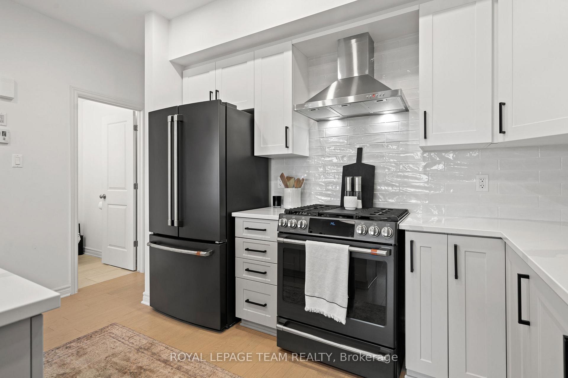 Photo 10 of 14 Verglas Lane, Ottawa, Mer Bleue/Bradley Estates/Anderson Park — HOMEH