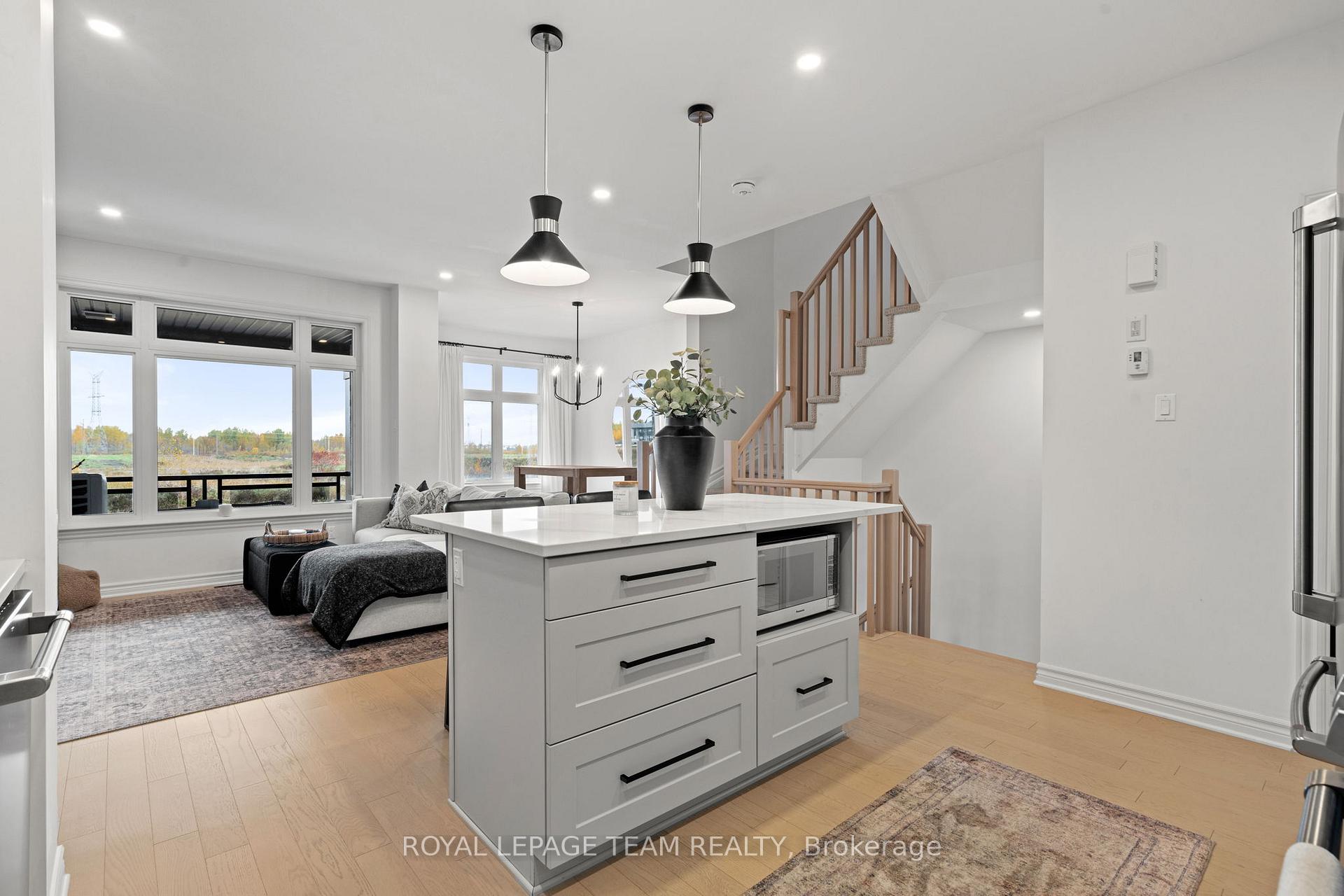 Photo 12 of 14 Verglas Lane, Ottawa, Mer Bleue/Bradley Estates/Anderson Park — HOMEH