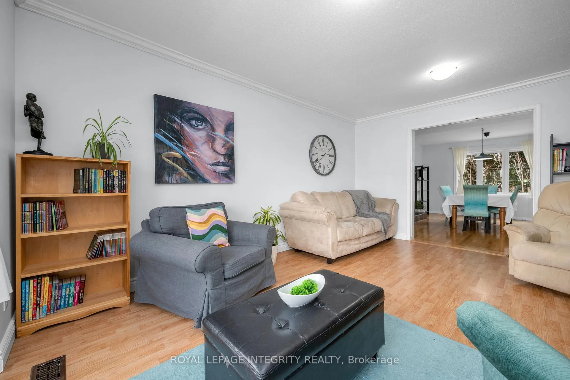 Photo 4 of 268 McEachern Crescent, Ottawa, Bilberry Creek/Queenswood Heights — HOMEH