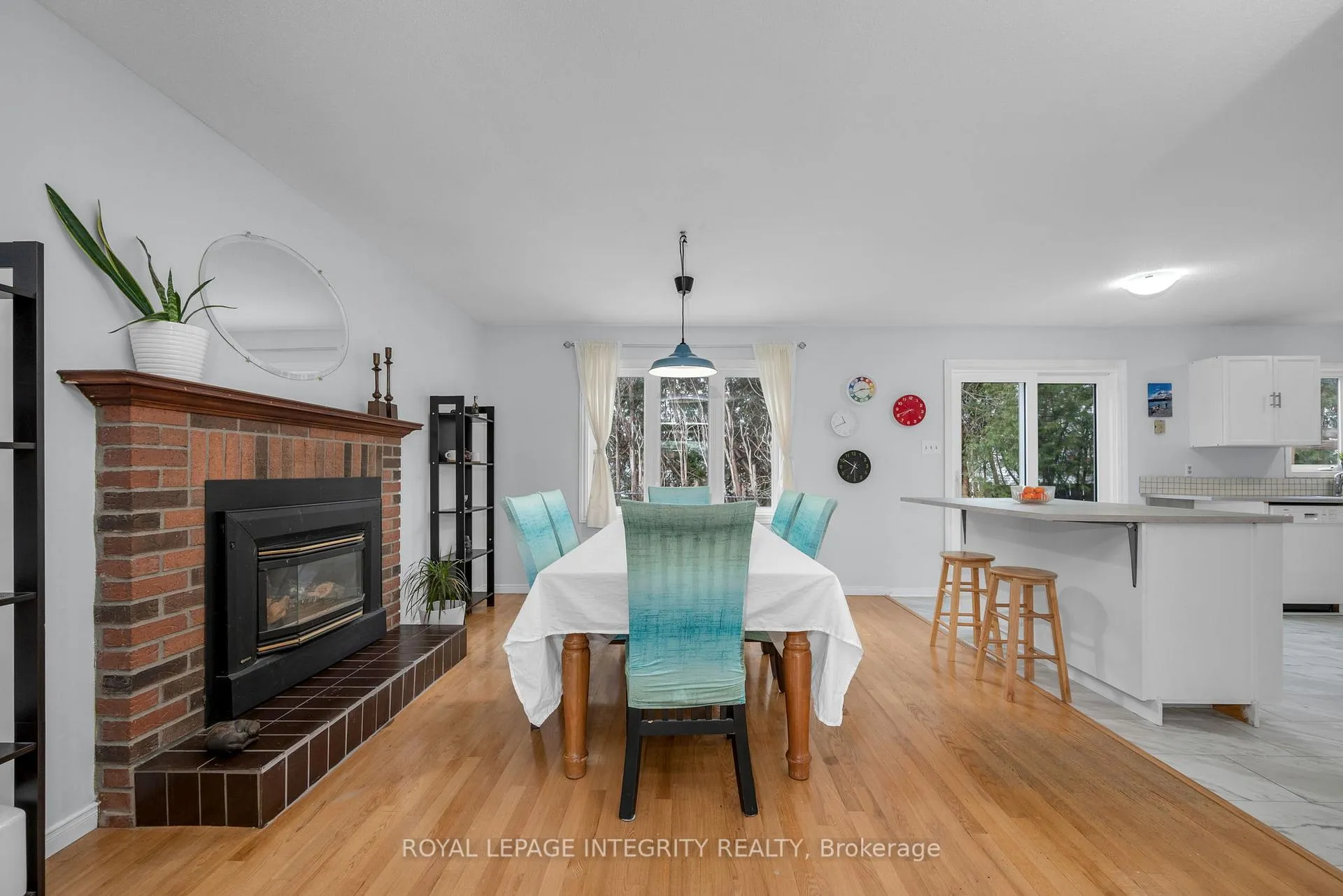 Photo 6 of 268 McEachern Crescent, Ottawa, Bilberry Creek/Queenswood Heights — HOMEH