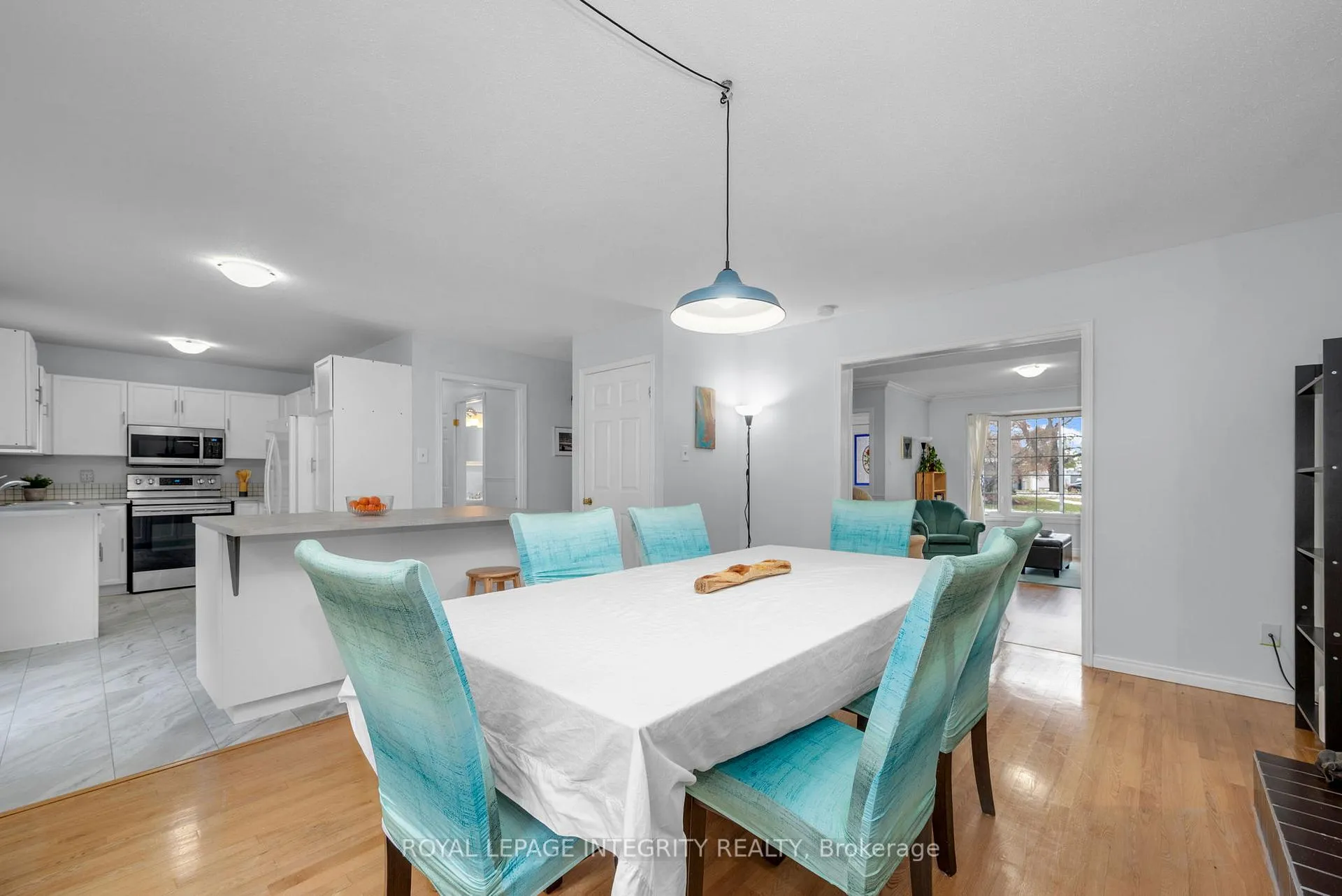 Photo 8 of 268 McEachern Crescent, Ottawa, Bilberry Creek/Queenswood Heights — HOMEH