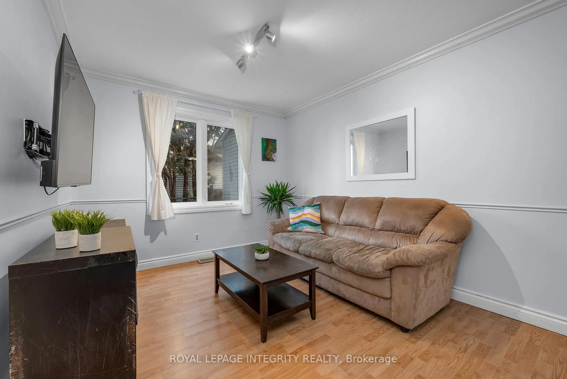 Photo 9 of 268 McEachern Crescent, Ottawa, Bilberry Creek/Queenswood Heights — HOMEH
