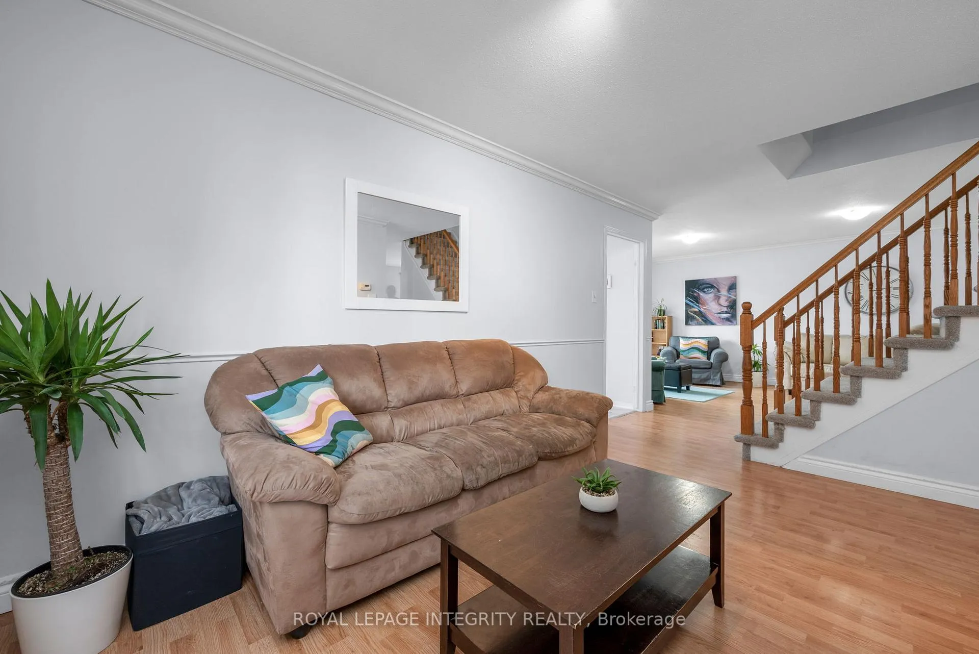 Photo 10 of 268 McEachern Crescent, Ottawa, Bilberry Creek/Queenswood Heights — HOMEH