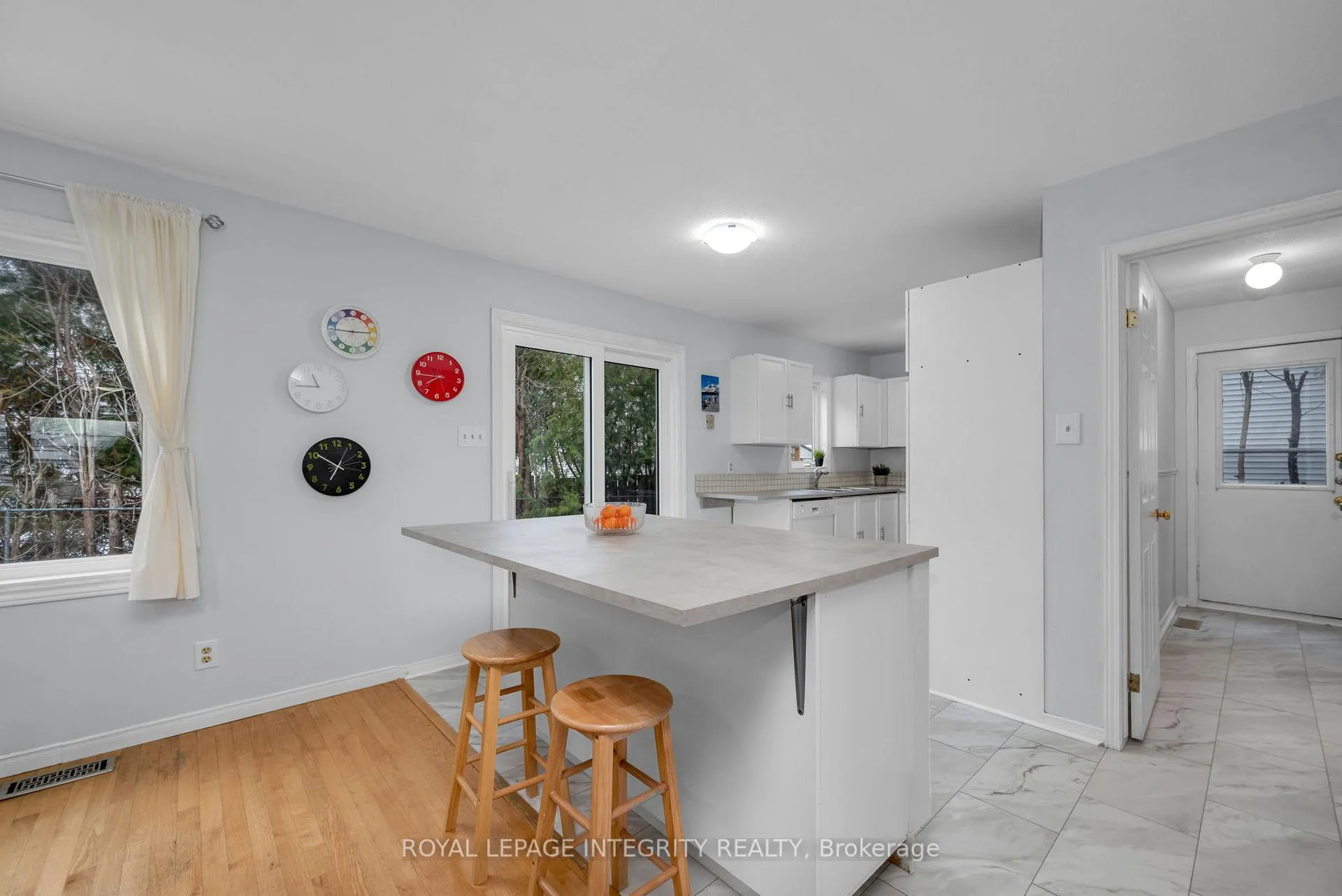 Photo 13 of 268 McEachern Crescent, Ottawa, Bilberry Creek/Queenswood Heights — HOMEH