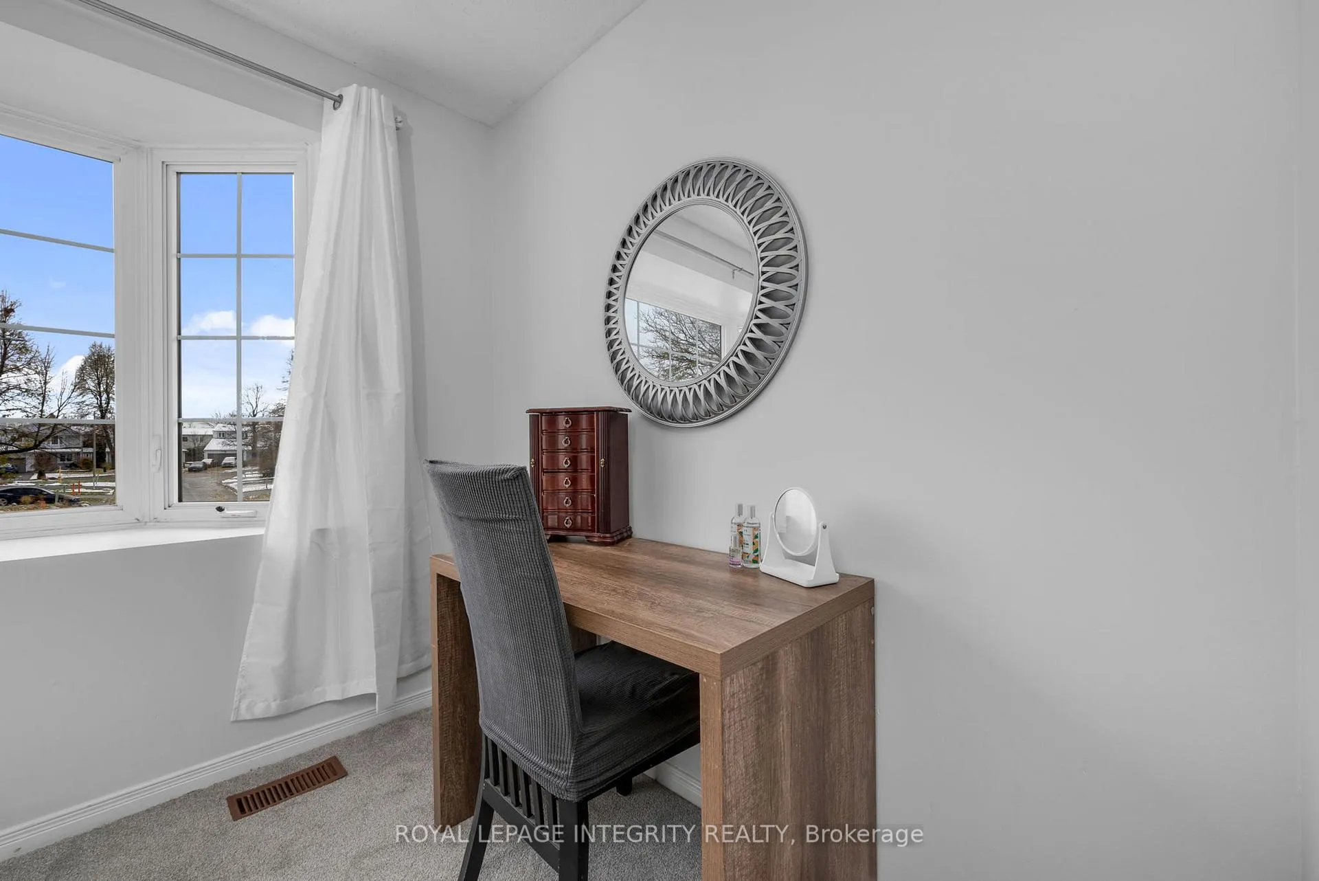Photo 21 of 268 McEachern Crescent, Ottawa, Bilberry Creek/Queenswood Heights — HOMEH