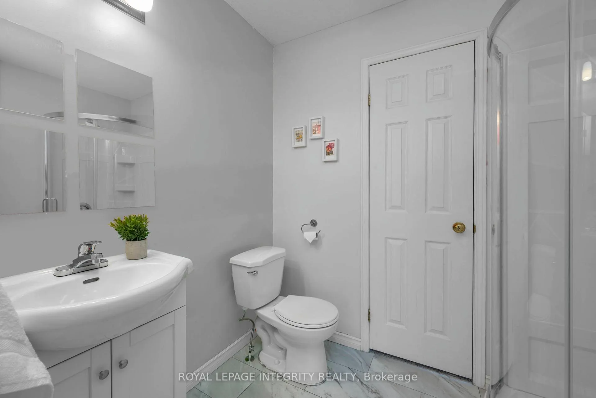 Photo 23 of 268 McEachern Crescent, Ottawa, Bilberry Creek/Queenswood Heights — HOMEH