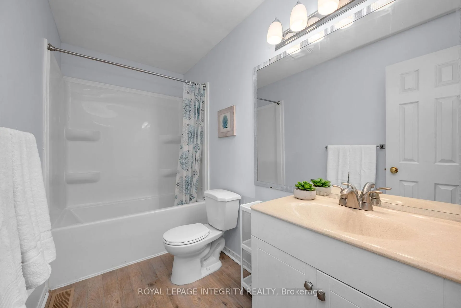 Photo 33 of 268 McEachern Crescent, Ottawa, Bilberry Creek/Queenswood Heights — HOMEH
