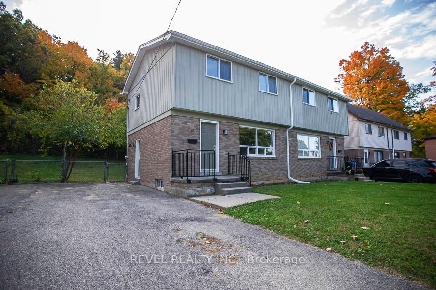 Photo 2 of 74 Oakwood Avenue, Norfolk, Simcoe — HOMEH