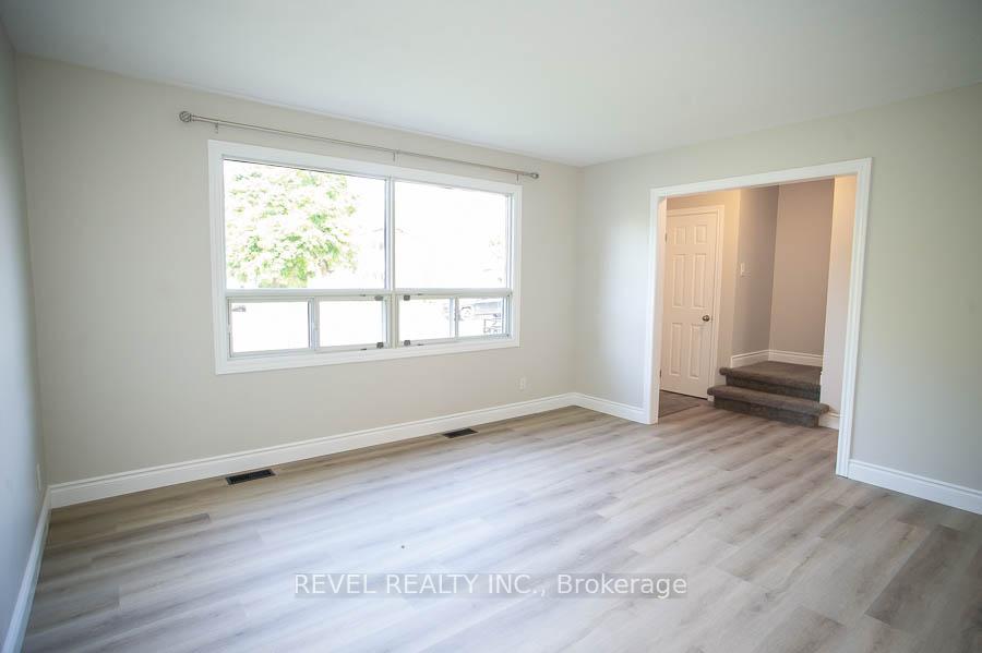 Photo 5 of 74 Oakwood Avenue, Norfolk, Simcoe — HOMEH