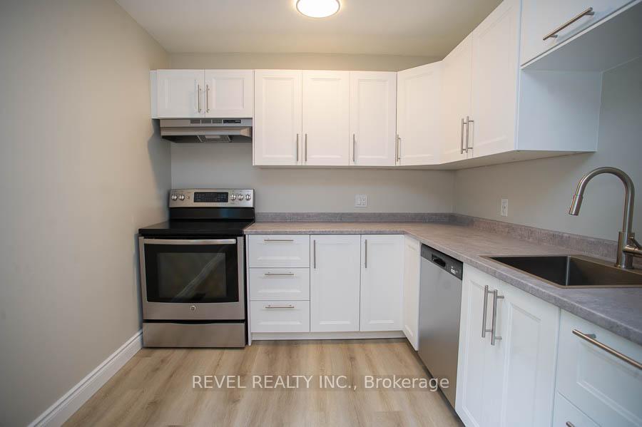 Photo 8 of 74 Oakwood Avenue, Norfolk, Simcoe — HOMEH