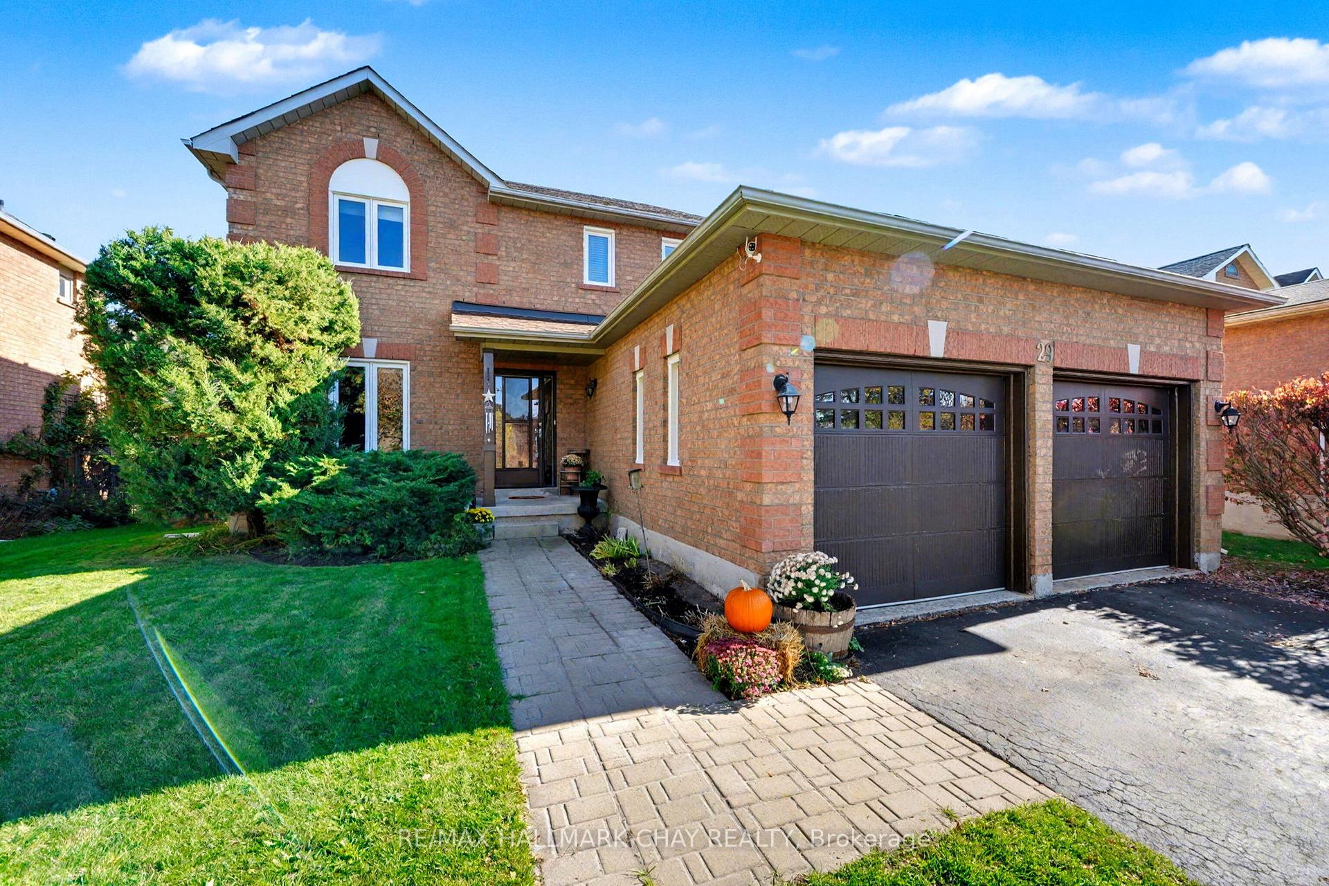 Photo 2 of 29 Daniele Avenue N, New Tecumseth, Beeton — HOMEH