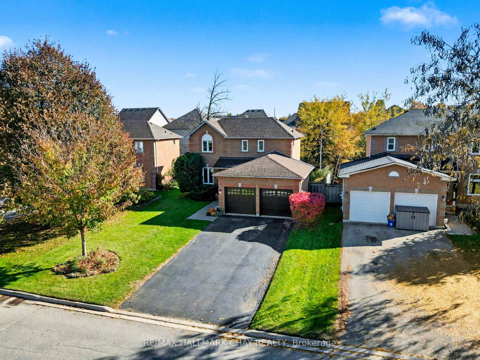 Photo 3 of 29 Daniele Avenue N, New Tecumseth, Beeton — HOMEH