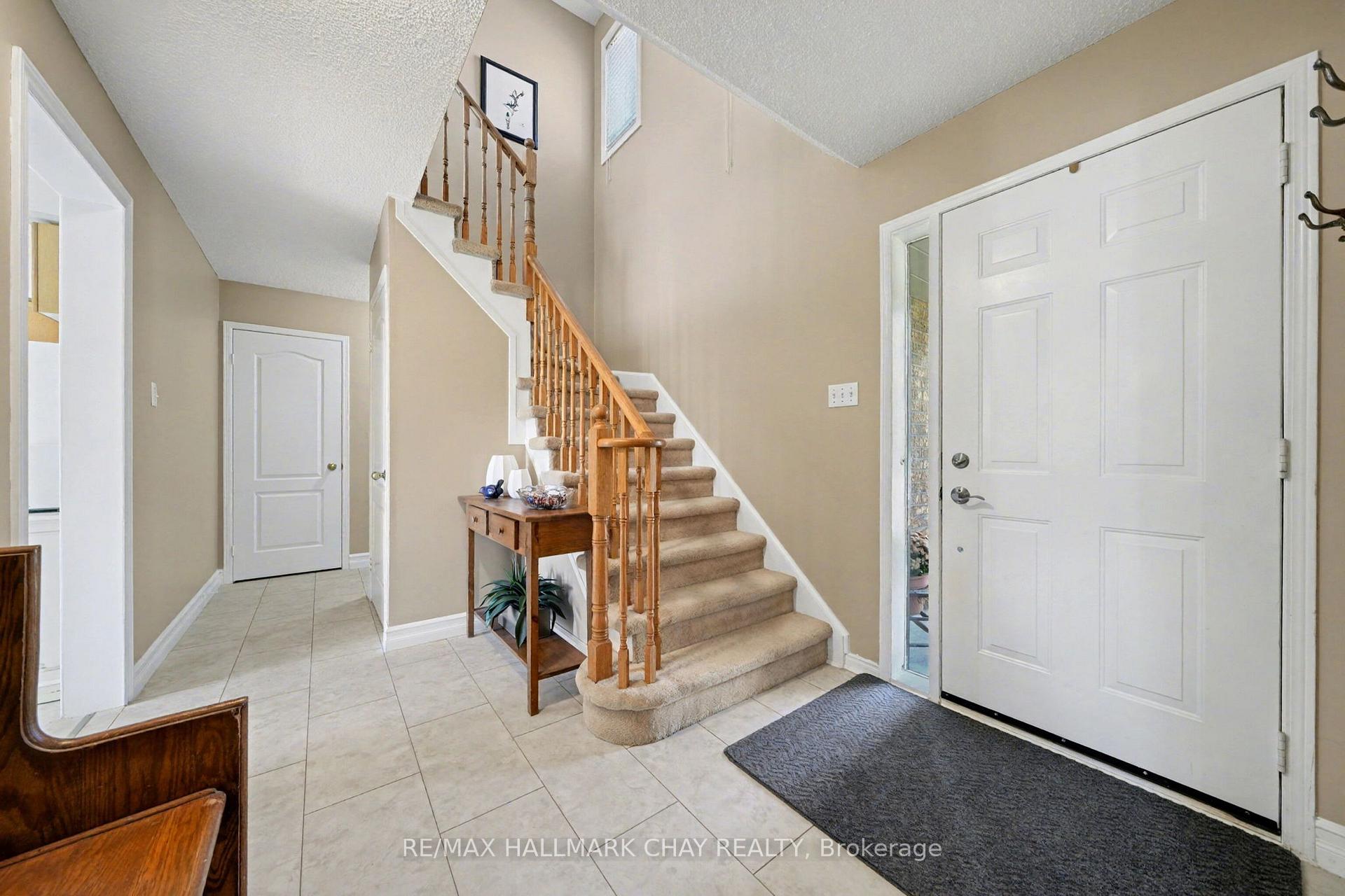 Photo 5 of 29 Daniele Avenue N, New Tecumseth, Beeton — HOMEH
