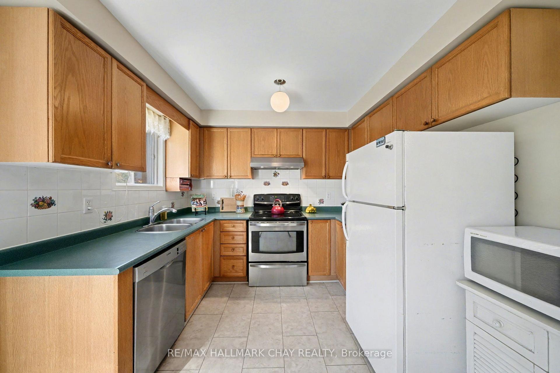 Photo 9 of 29 Daniele Avenue N, New Tecumseth, Beeton — HOMEH
