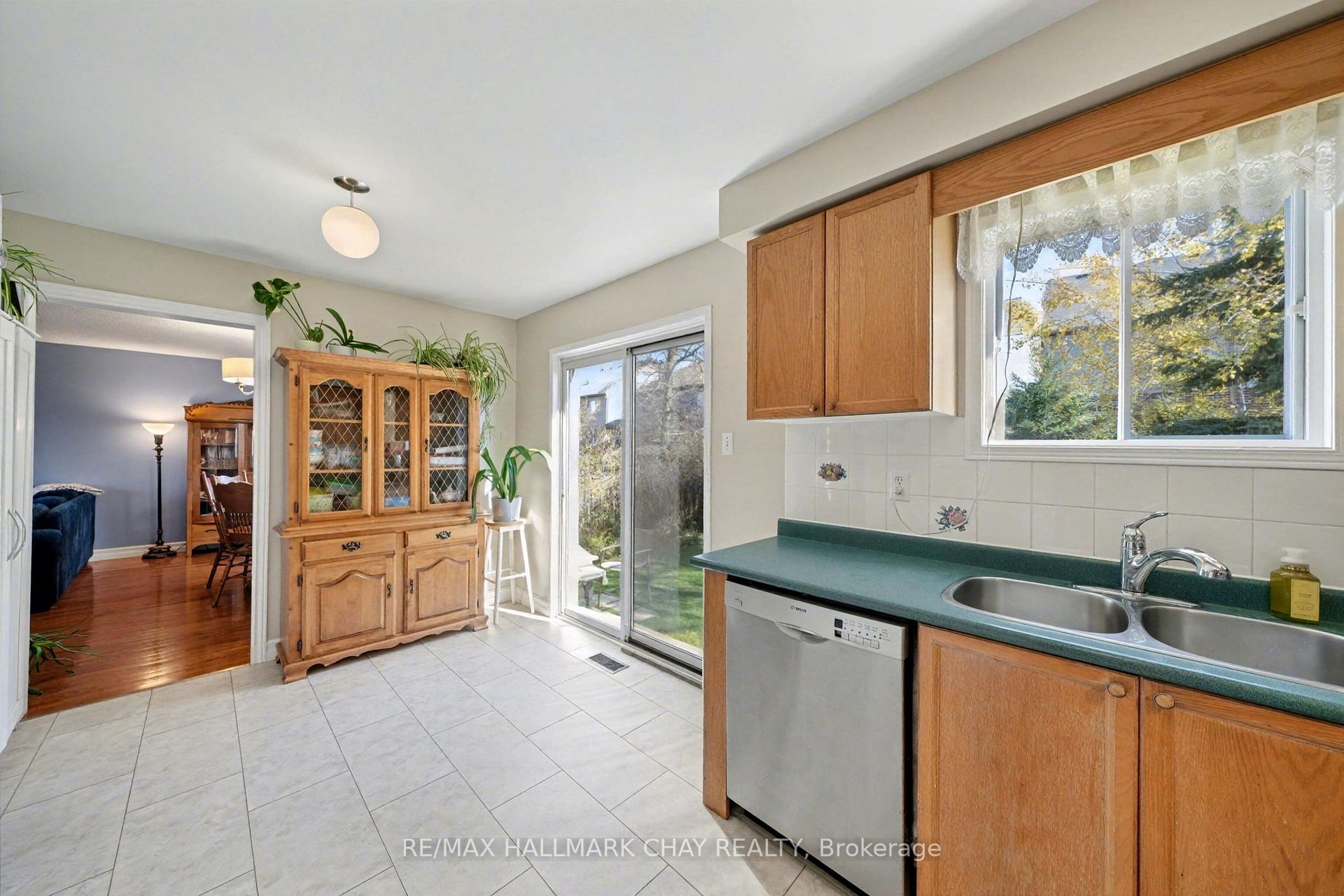 Photo 13 of 29 Daniele Avenue N, New Tecumseth, Beeton — HOMEH