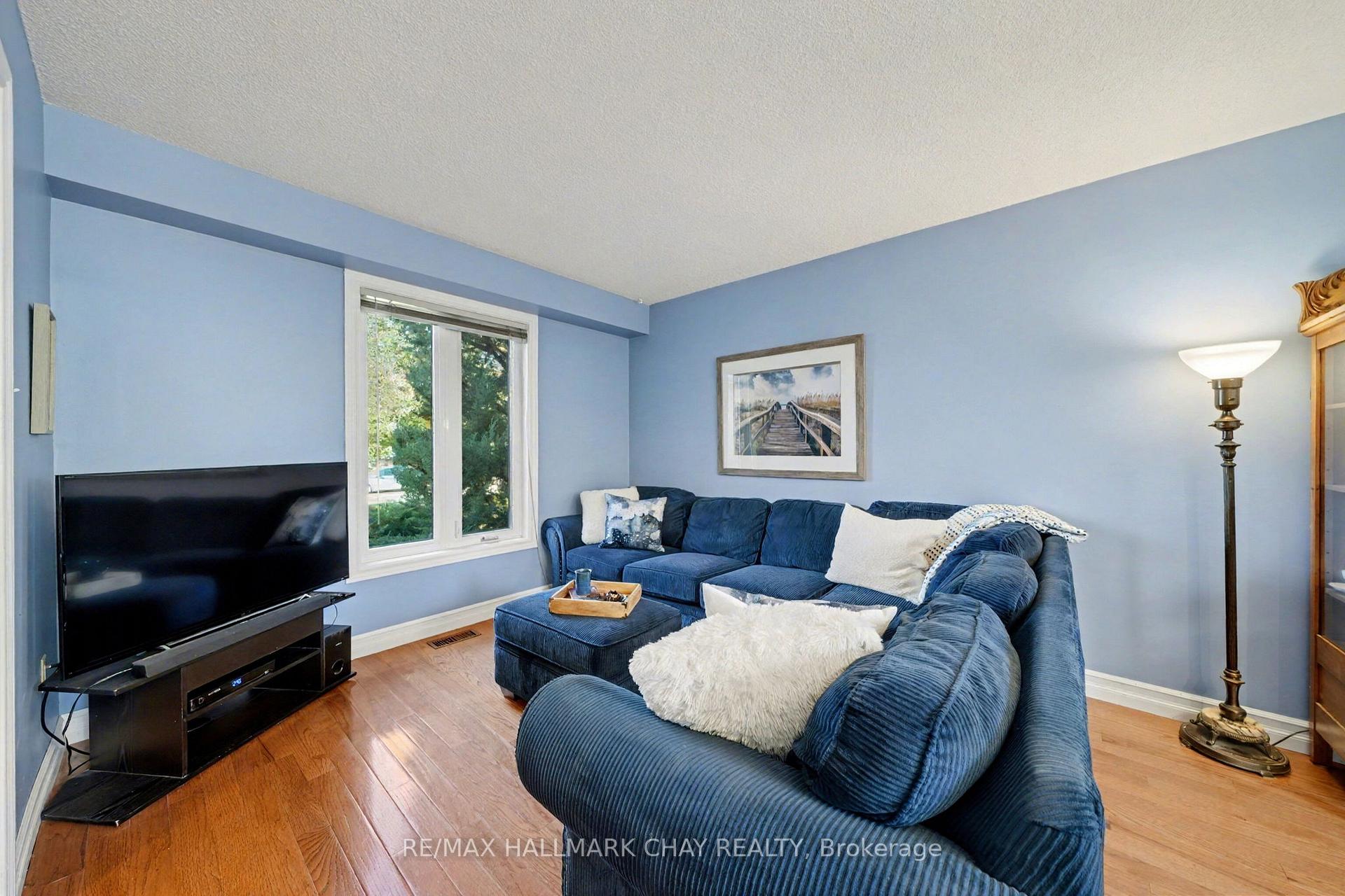 Photo 15 of 29 Daniele Avenue N, New Tecumseth, Beeton — HOMEH