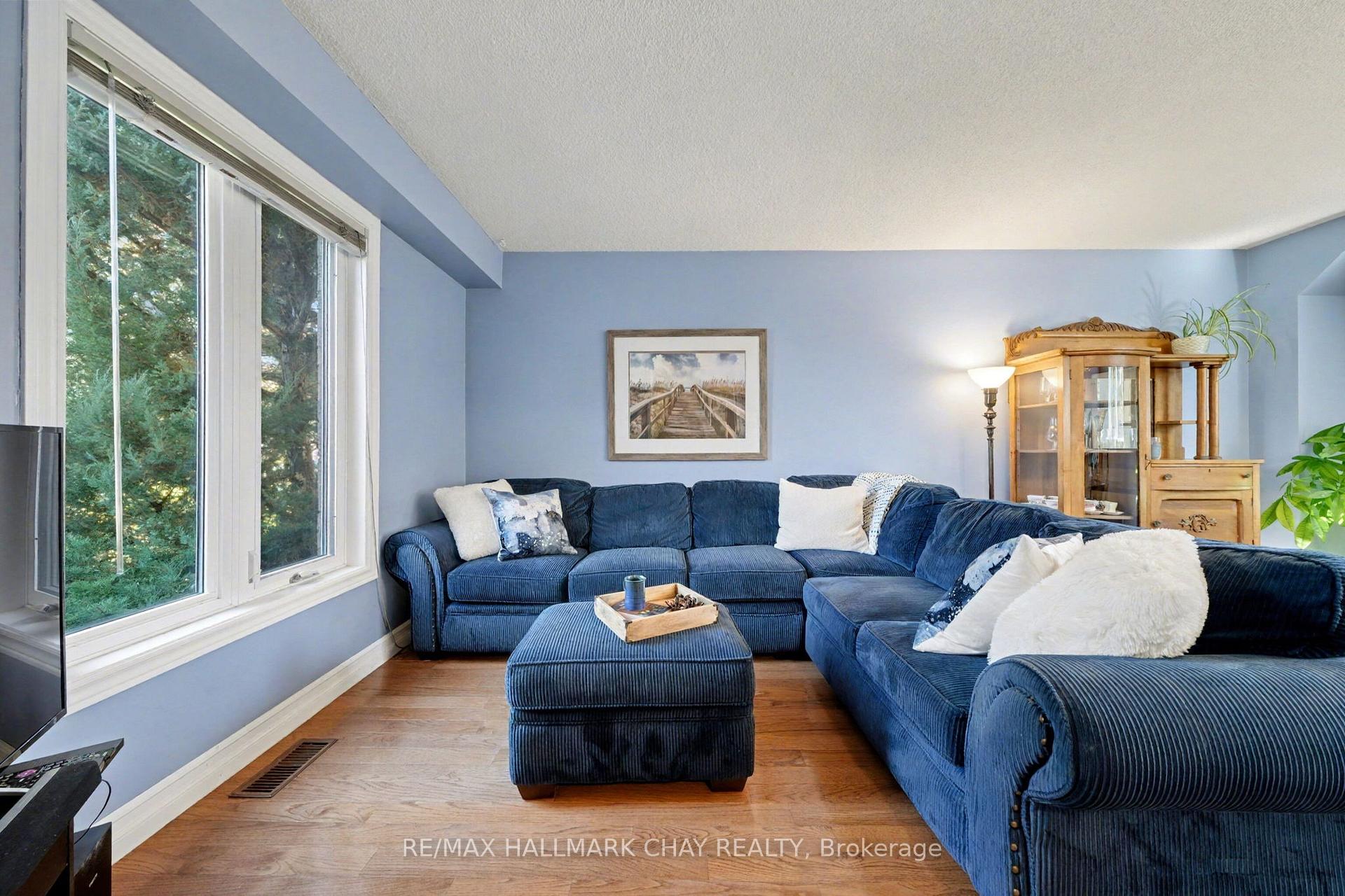Photo 16 of 29 Daniele Avenue N, New Tecumseth, Beeton — HOMEH
