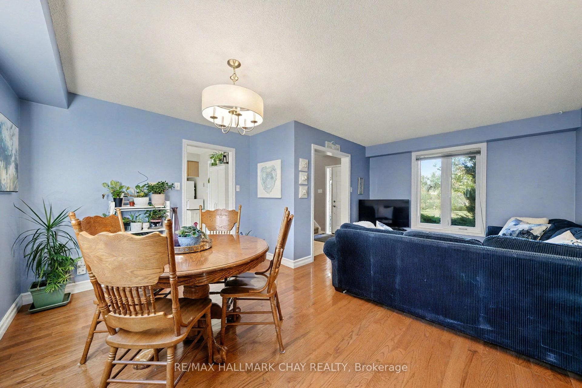Photo 17 of 29 Daniele Avenue N, New Tecumseth, Beeton — HOMEH