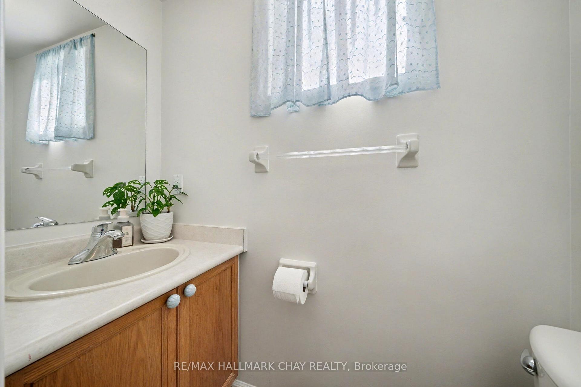 Photo 20 of 29 Daniele Avenue N, New Tecumseth, Beeton — HOMEH