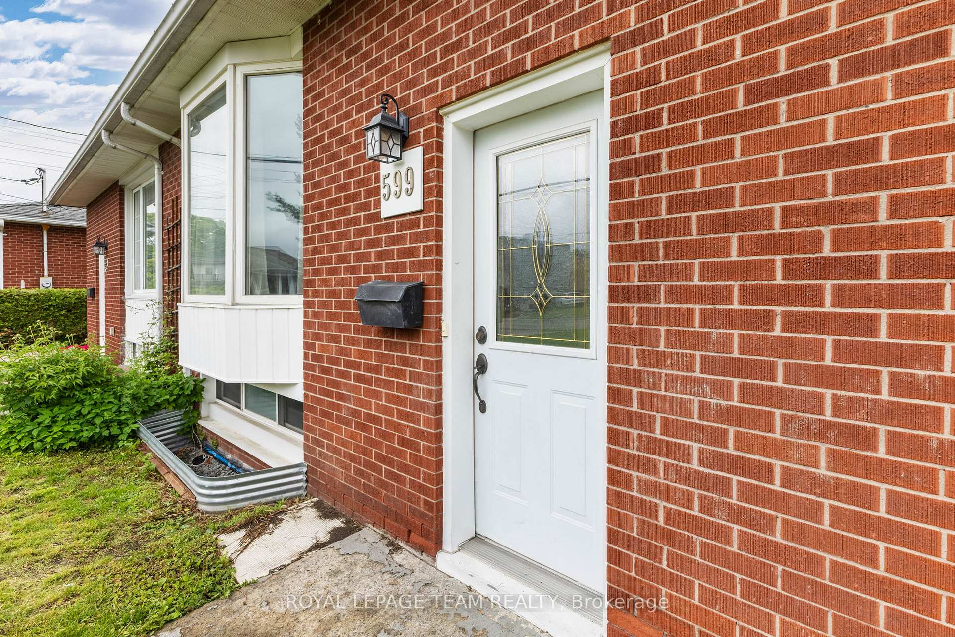 Photo 3 of 599 Mutual Street, Ottawa, Castle Heights/Rideau High — HOMEH