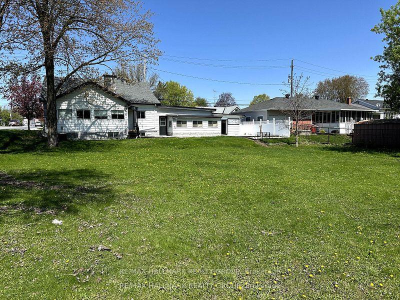 Photo 12 of 103 Wilson Street W, Perth — HOMEH