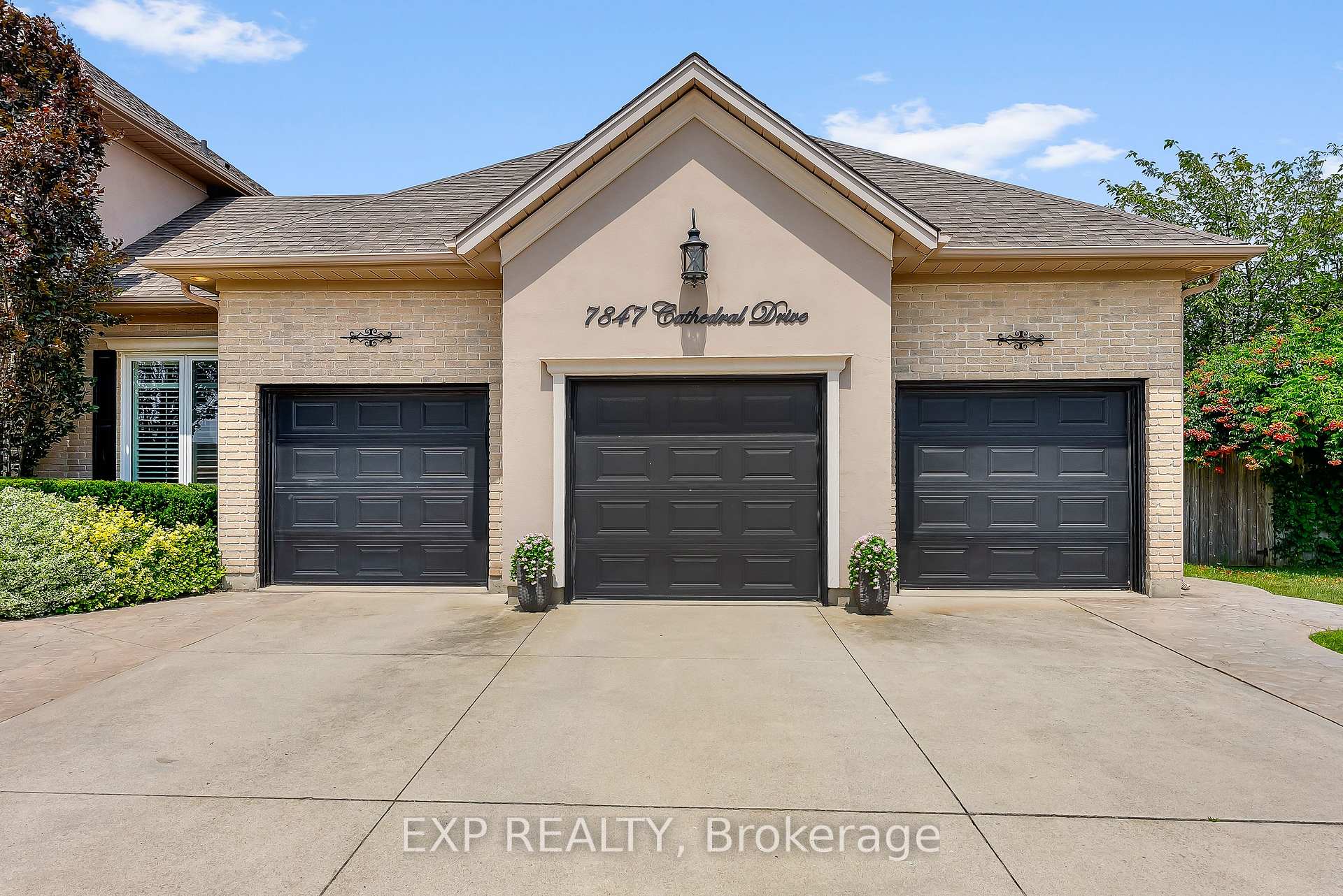 Photo 2 of 7847 Cathedral Drive, Niagara Falls, Mt. Carmel — HOMEH