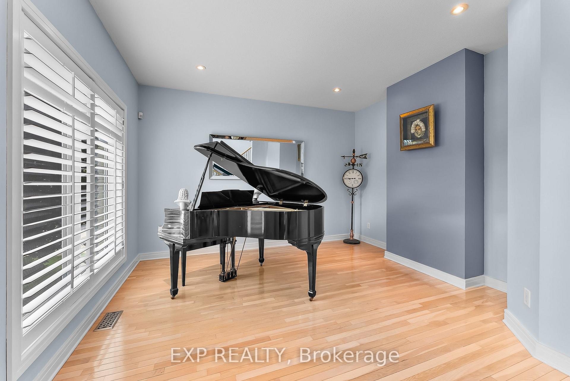 Photo 5 of 7847 Cathedral Drive, Niagara Falls, Mt. Carmel — HOMEH