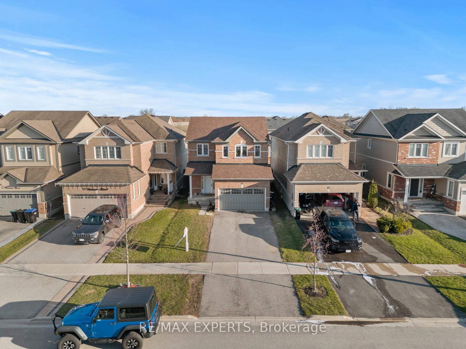 Photo 2 of 11 Warman Street, New Tecumseth, Alliston — HOMEH