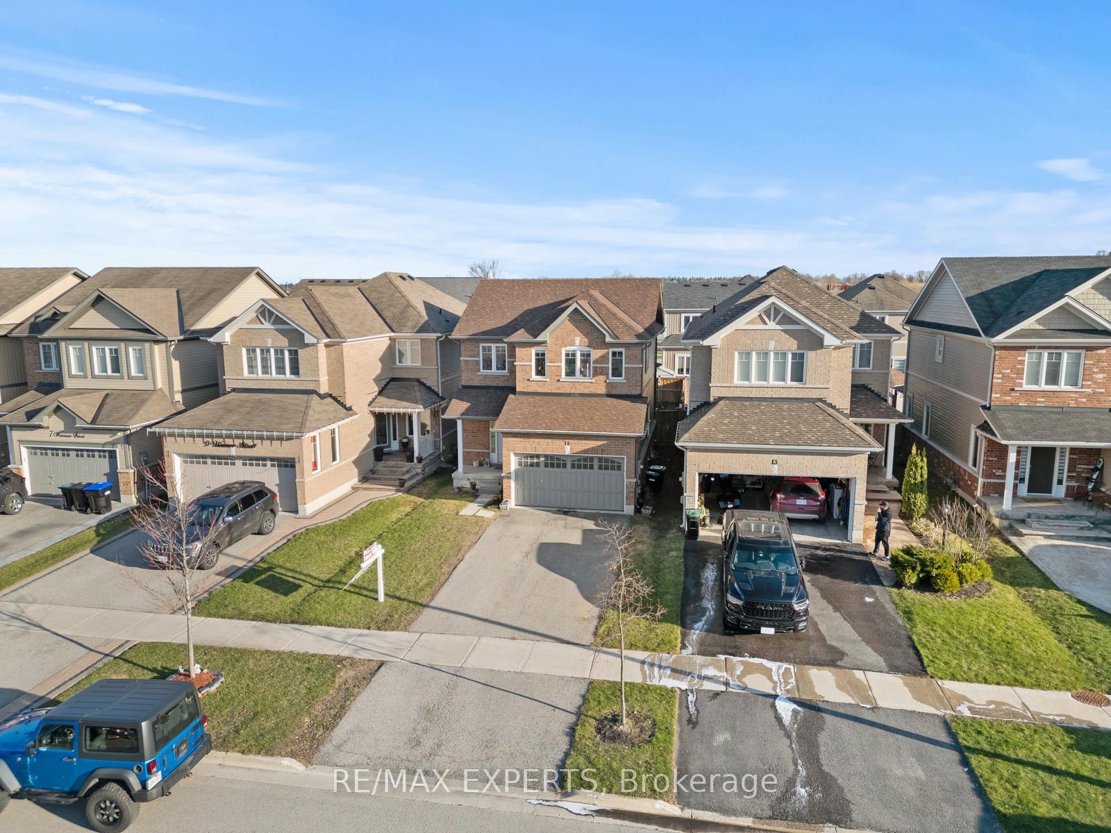 Photo 3 of 11 Warman Street, New Tecumseth, Alliston — HOMEH