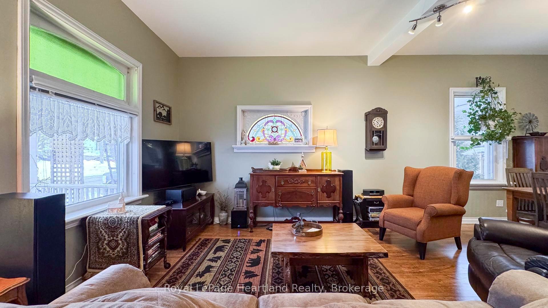 Photo 5 of 258 Edward Street, North Huron, Wingham — HOMEH