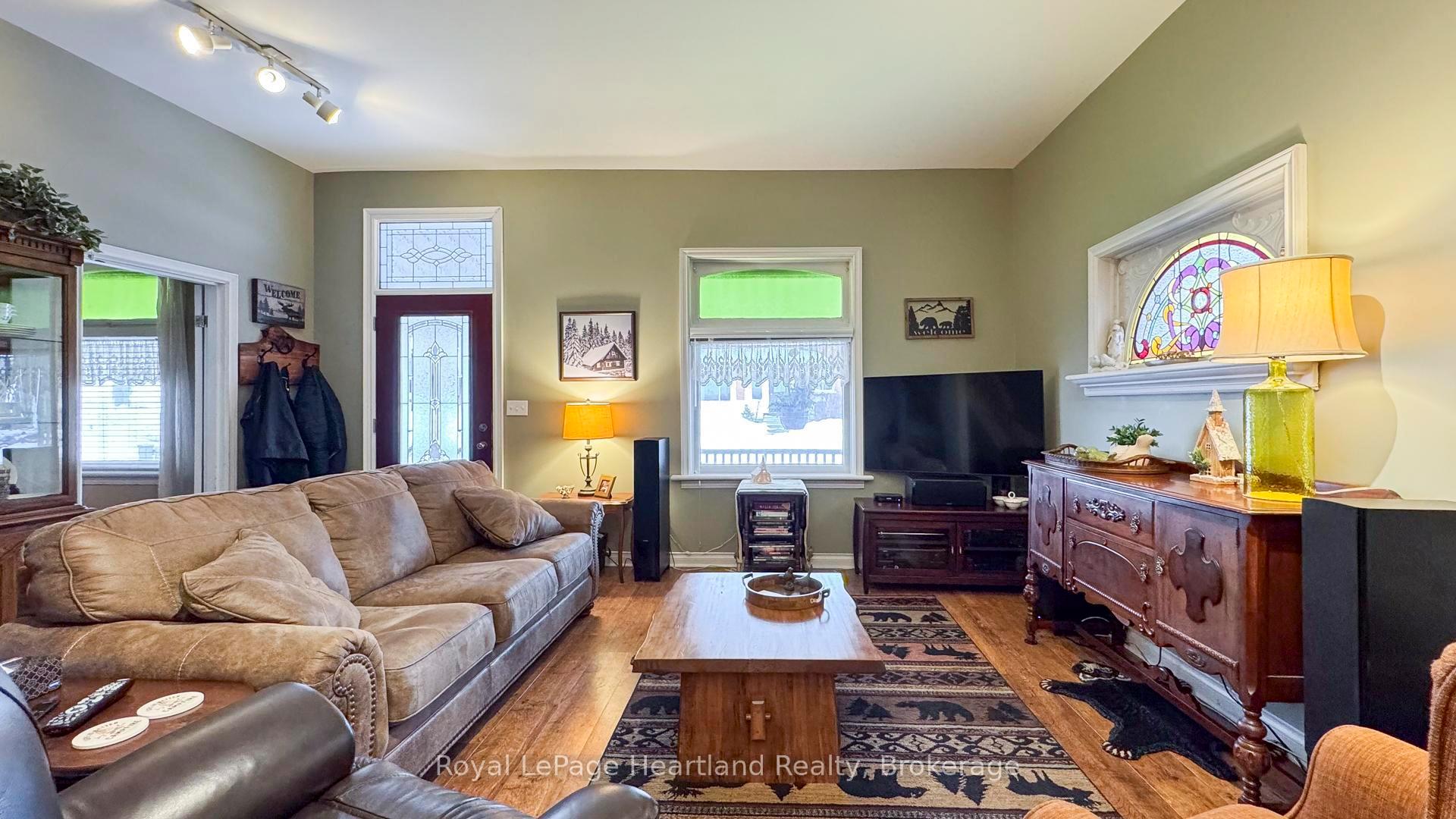 Photo 7 of 258 Edward Street, North Huron, Wingham — HOMEH