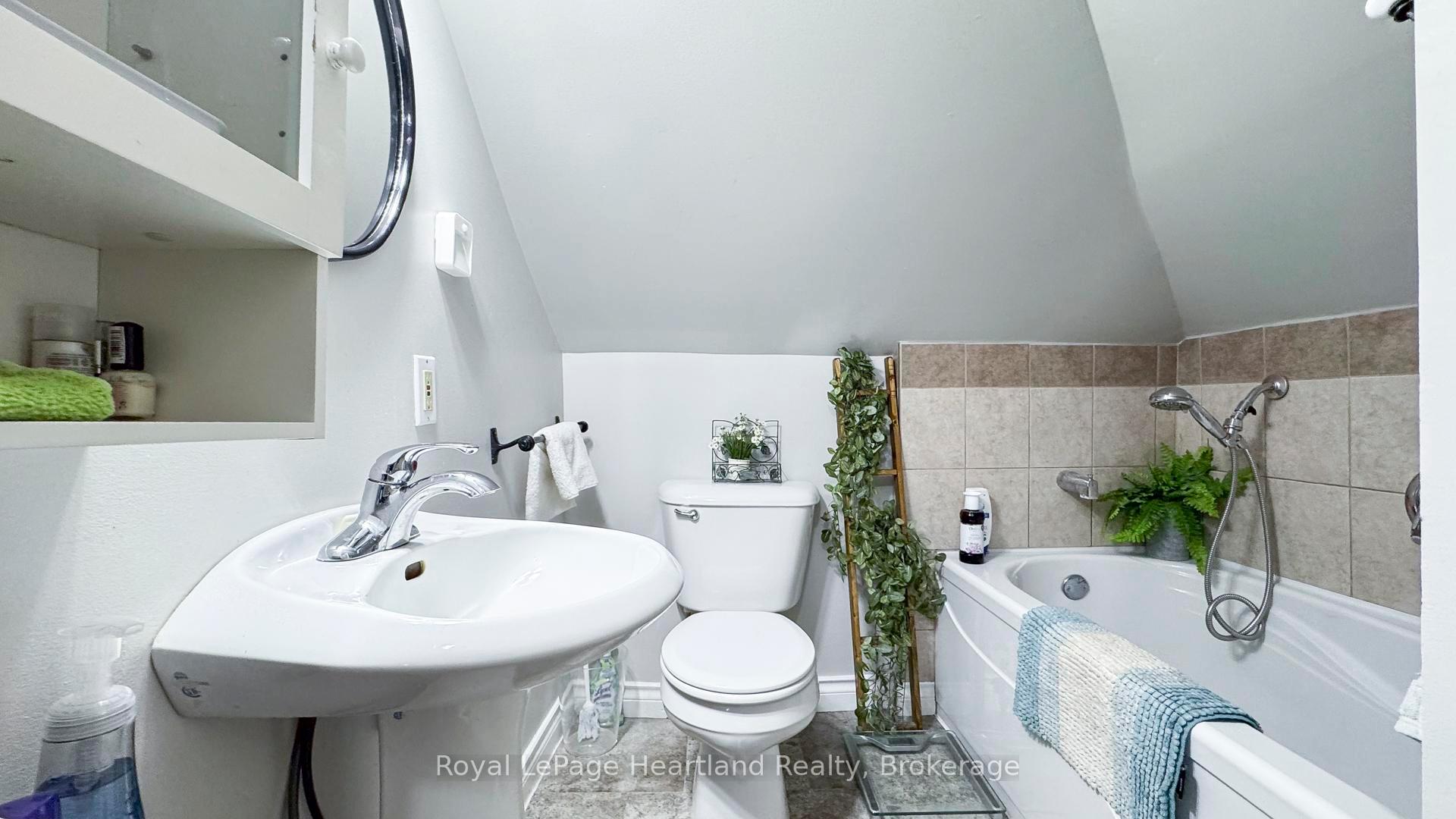 Photo 28 of 258 Edward Street, North Huron, Wingham — HOMEH
