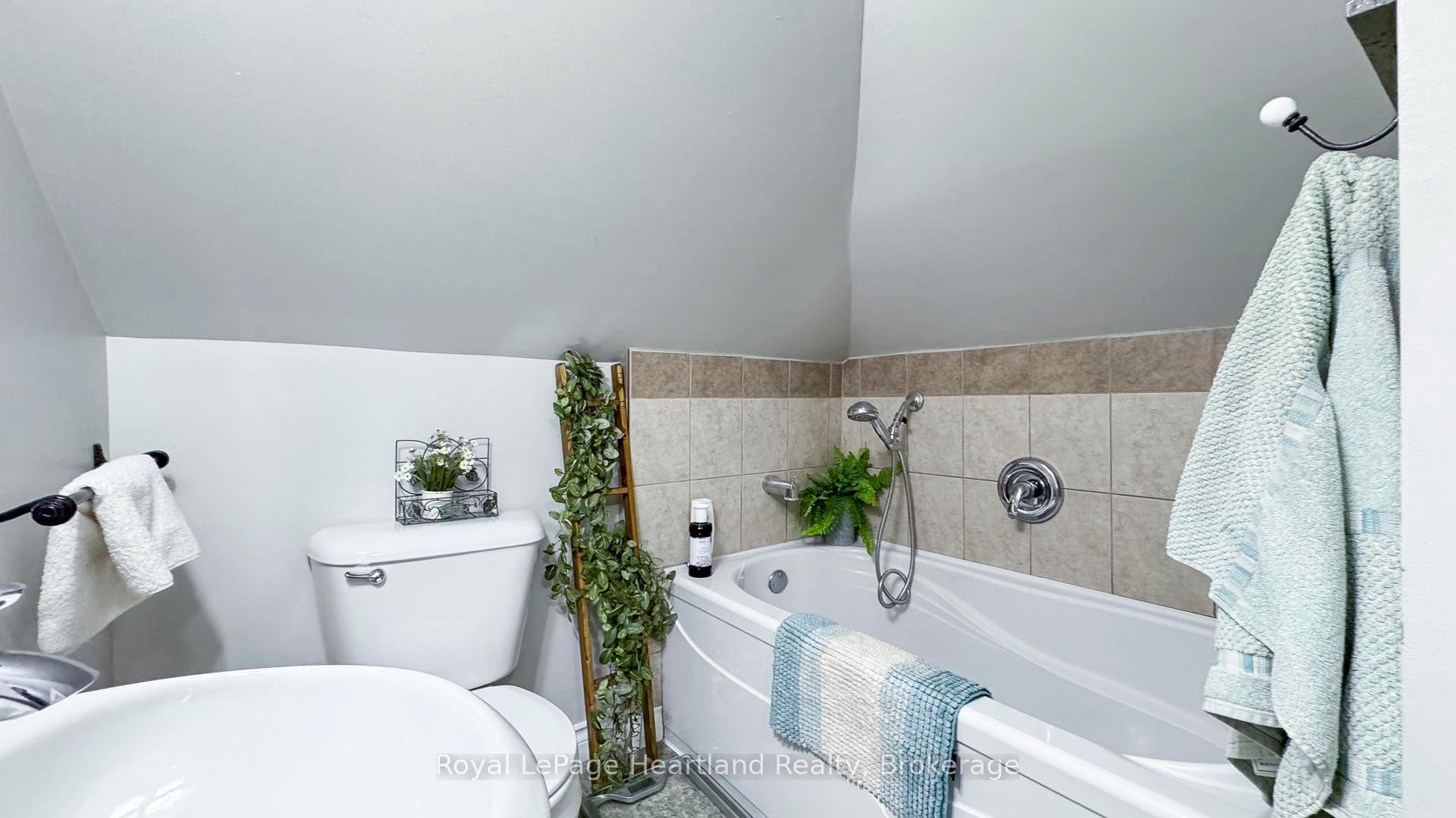 Photo 29 of 258 Edward Street, North Huron, Wingham — HOMEH
