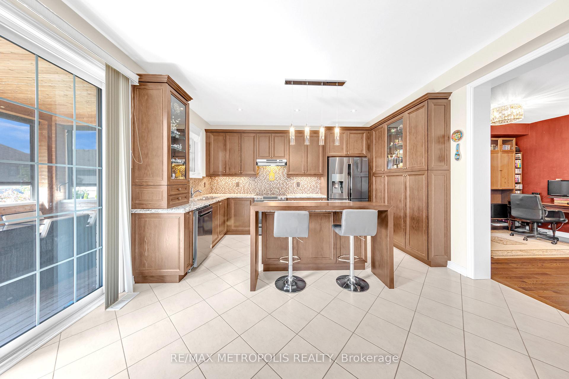 Photo 3 of 44 Atkinson Crescent, New Tecumseth, Alliston — HOMEH