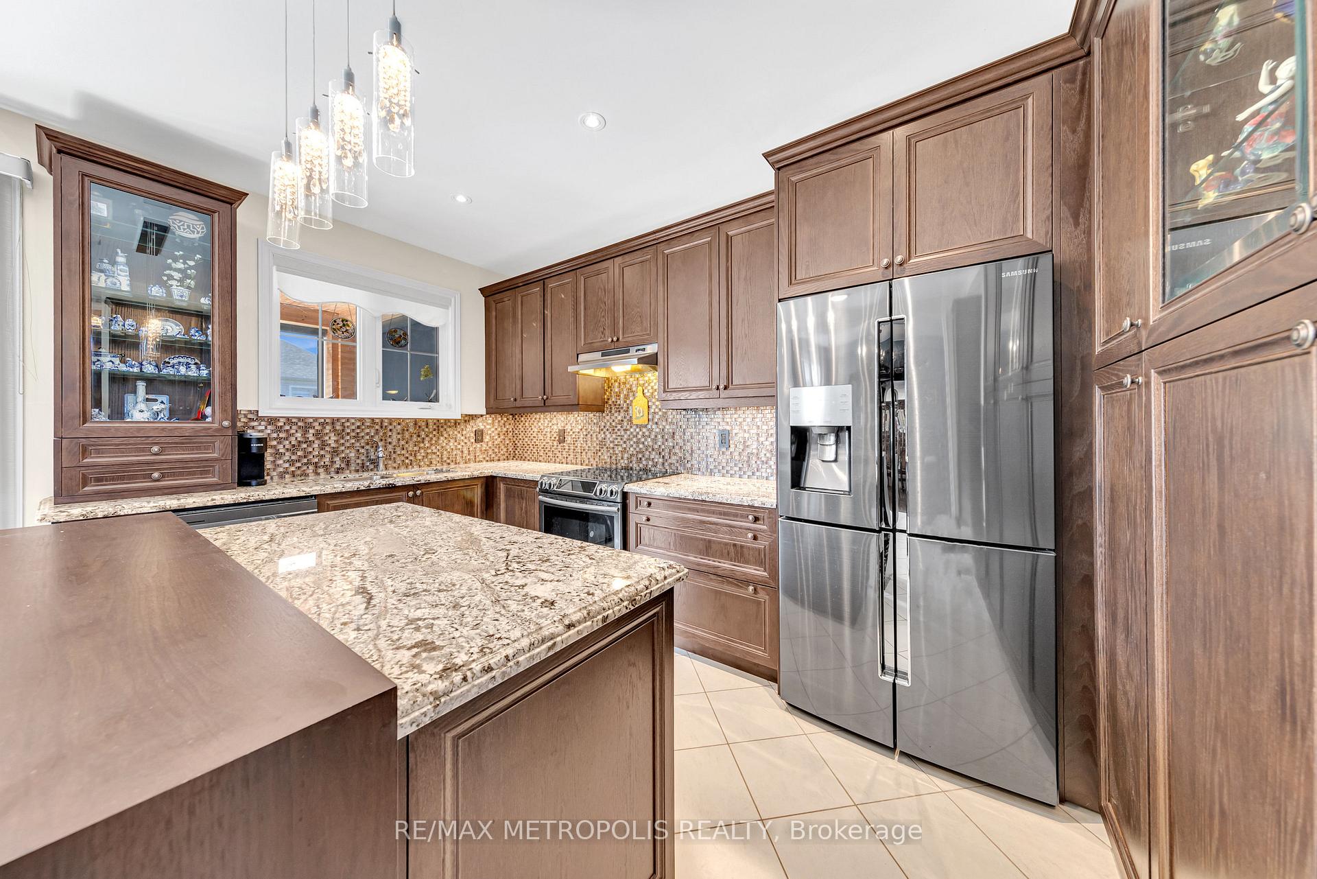 Photo 4 of 44 Atkinson Crescent, New Tecumseth, Alliston — HOMEH