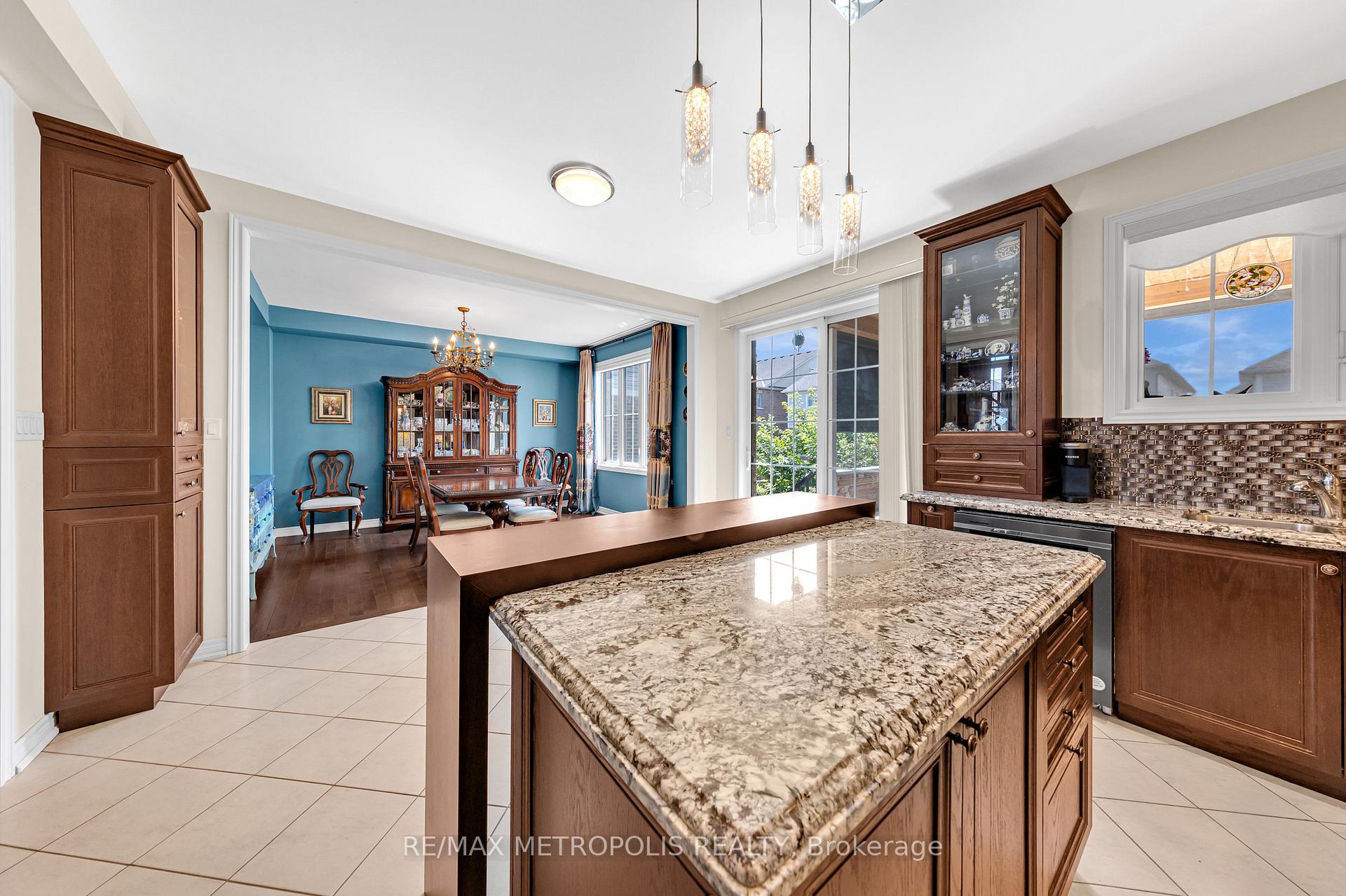 Photo 5 of 44 Atkinson Crescent, New Tecumseth, Alliston — HOMEH