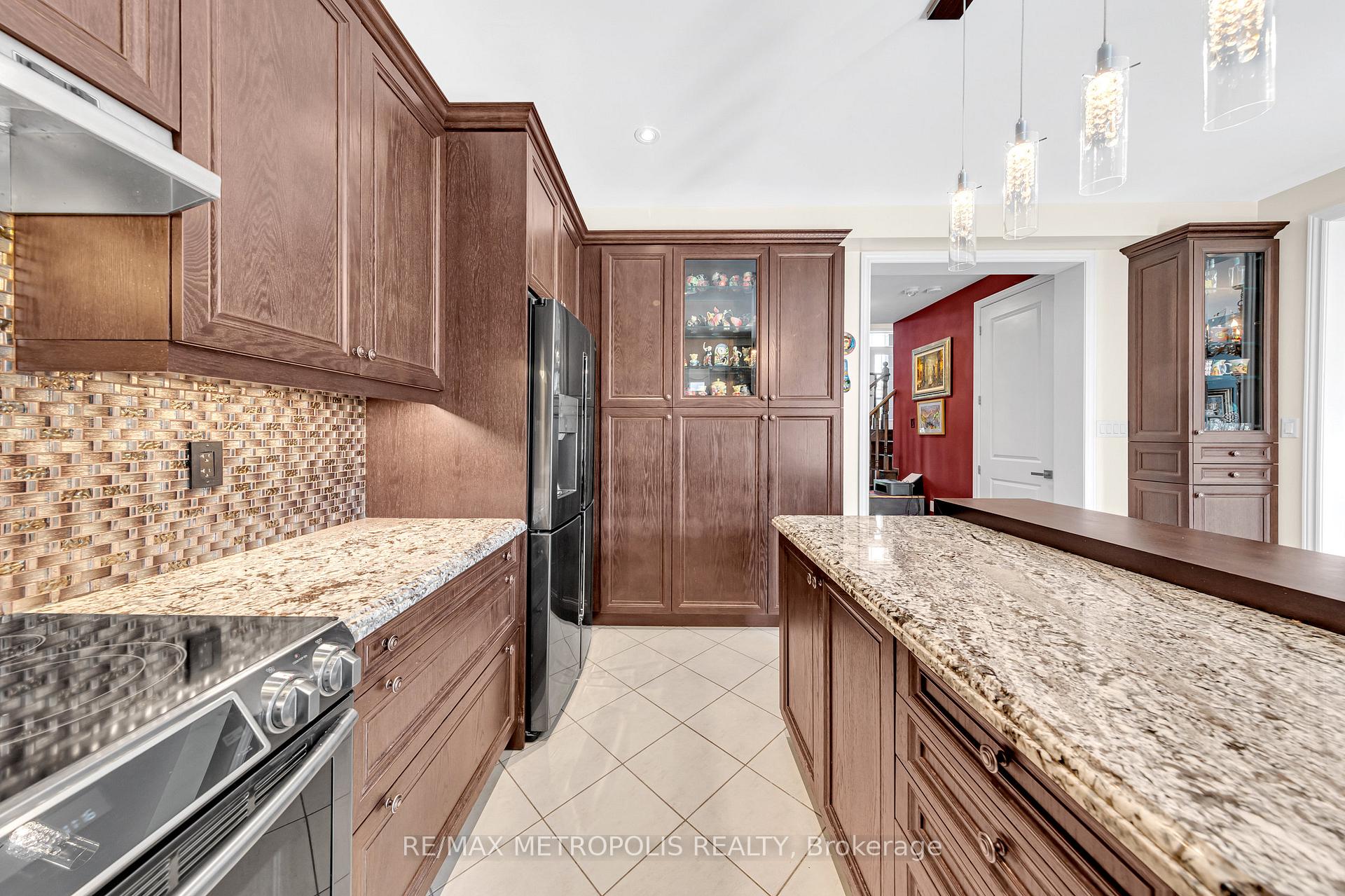 Photo 8 of 44 Atkinson Crescent, New Tecumseth, Alliston — HOMEH