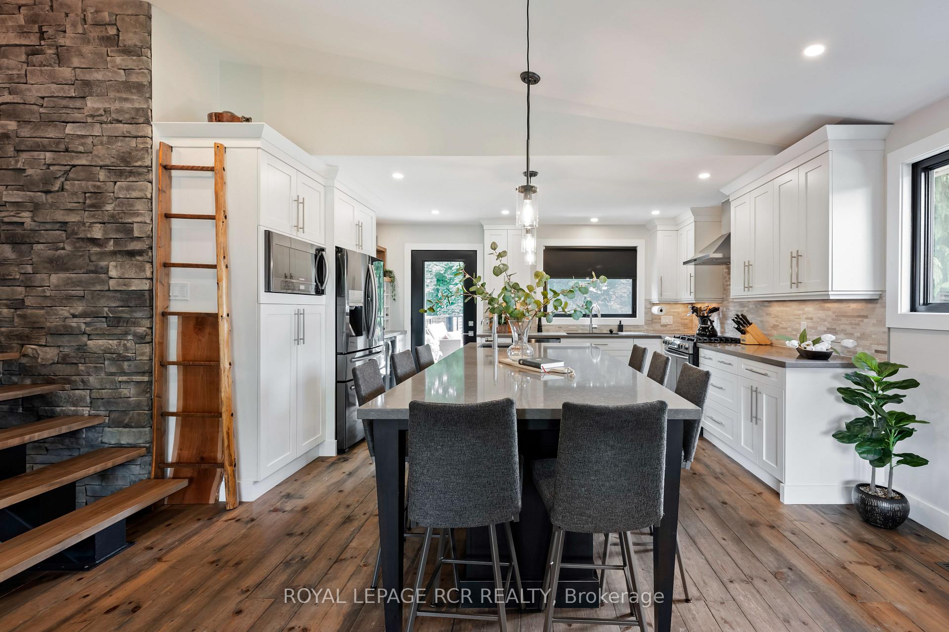 Photo 8 of 55 Rustic Crescent, Orangeville — HOMEH